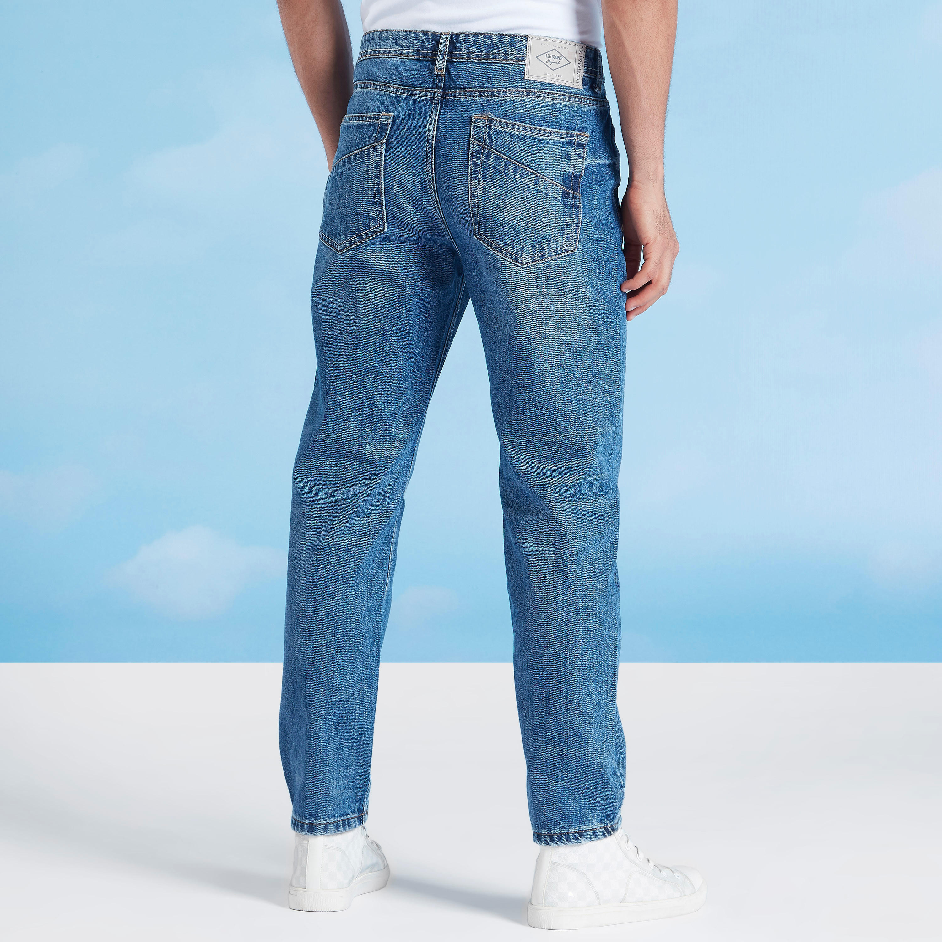 بنطلون جينز مستدام ممزق بخصر متوسّط الإرتفاع وتفاصيل جيوب من لي كوبر-men-clothing-bottoms-jeans-image-6