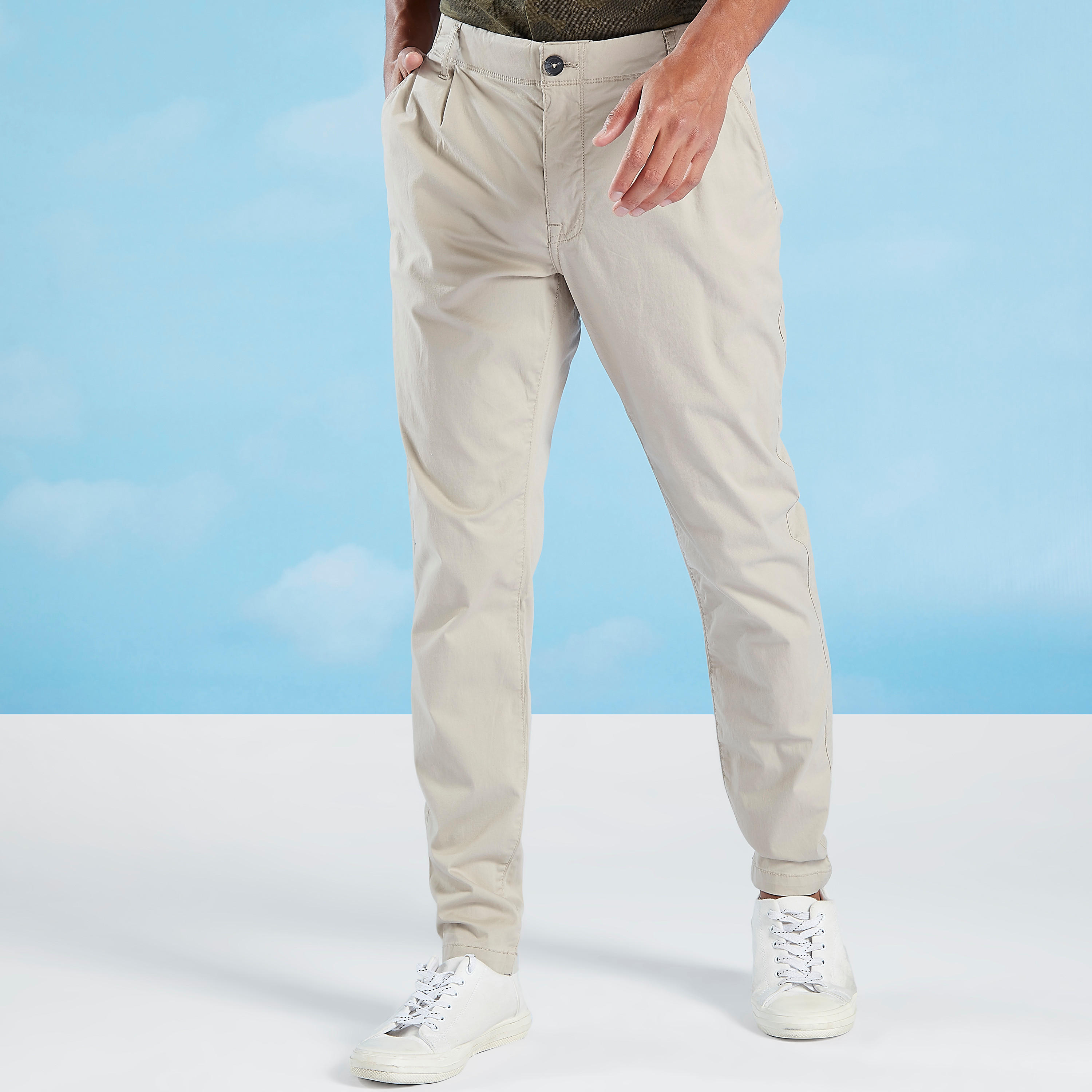بنطلون شينو سادة بجيوب وحلقات للحزام من لي كوبر-men-clothing-bottoms-trousersandchinos-trousers-image-1