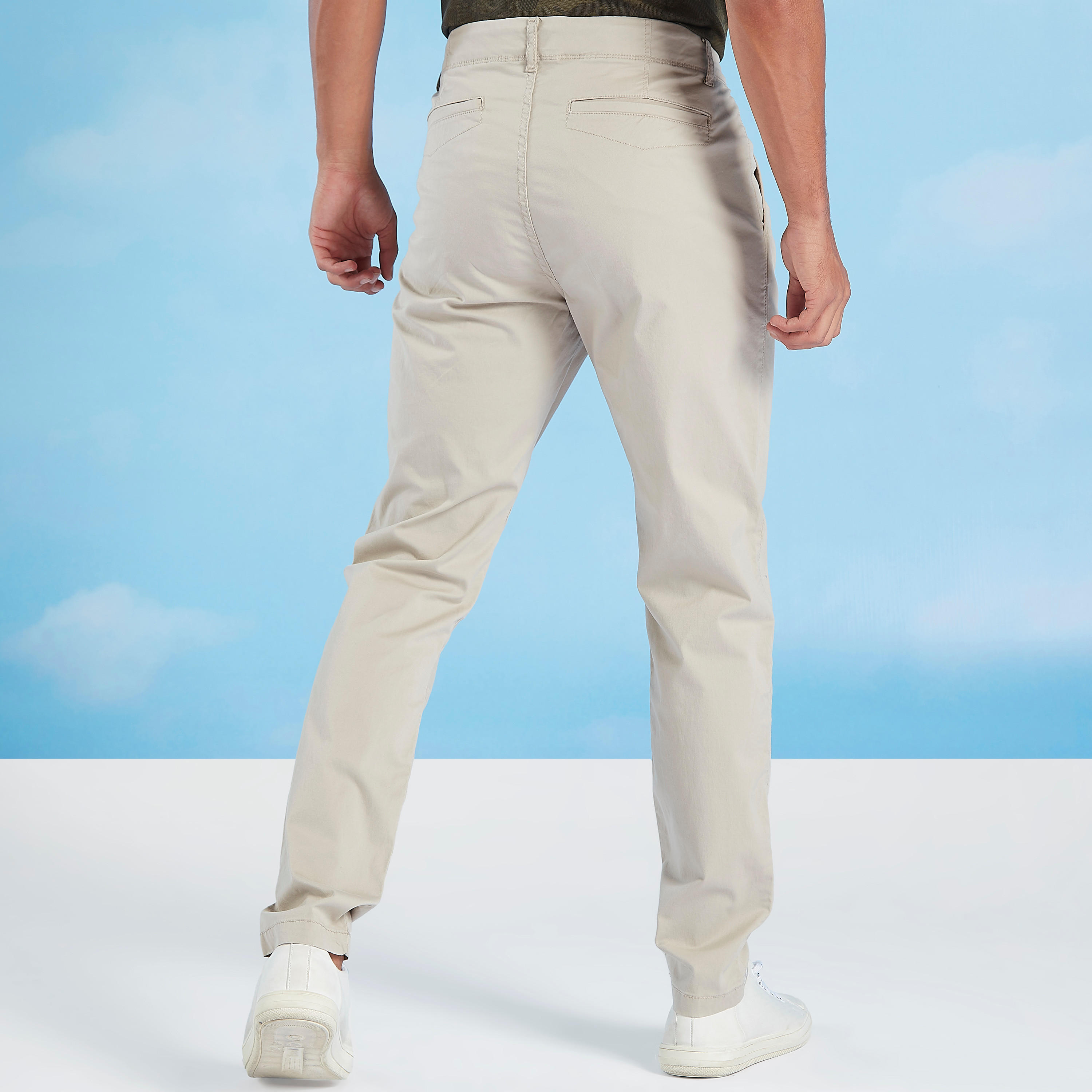 بنطلون شينو سادة بجيوب وحلقات للحزام من لي كوبر-men-clothing-bottoms-trousersandchinos-trousers-image-4