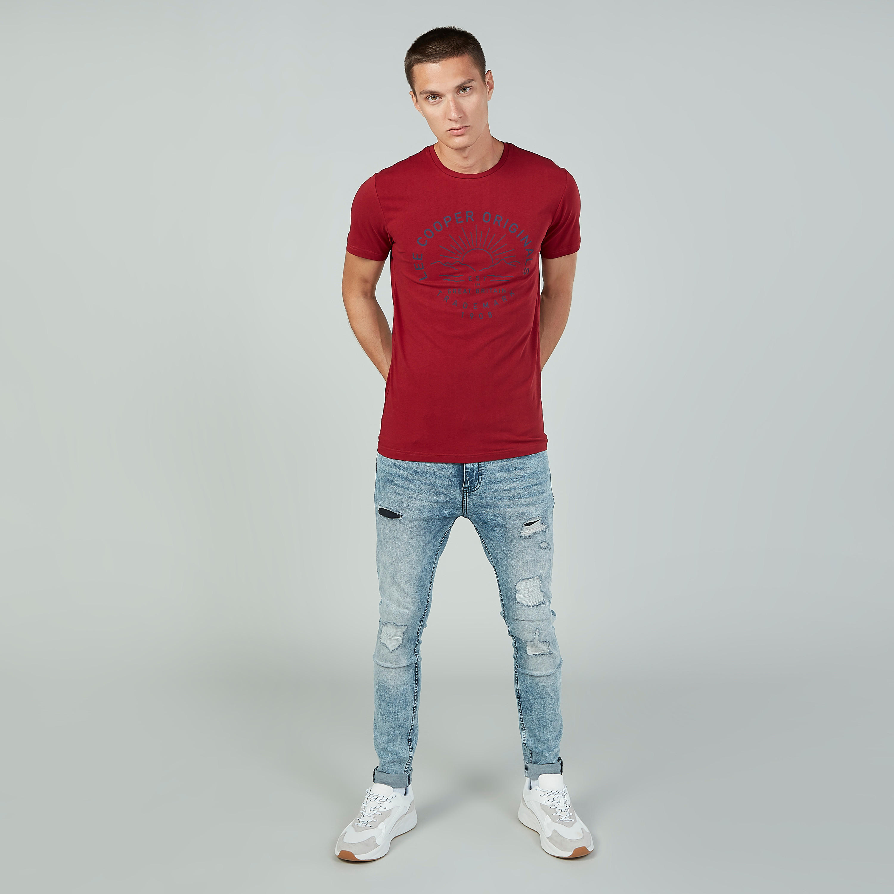 تيشيرت بياقة مستديرة وأكمام قصيرة وطبعات من لي كوبر-men-clothing-tshirtsandpolos-tshirts-image-2