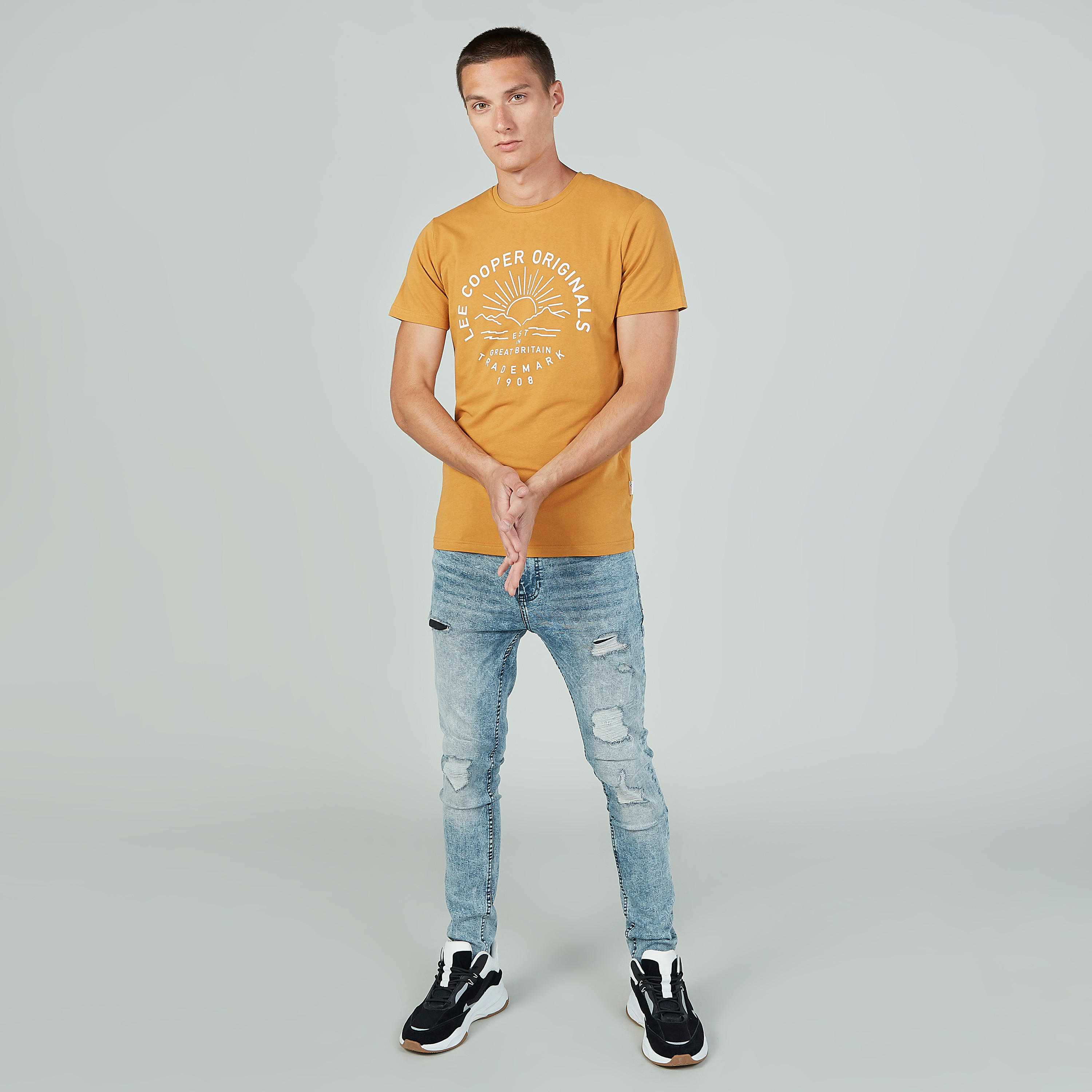 تيشيرت بياقة مستديرة وأكمام قصيرة وطبعات من لي كوبر-men-clothing-tshirtsandpolos-tshirts-image-2