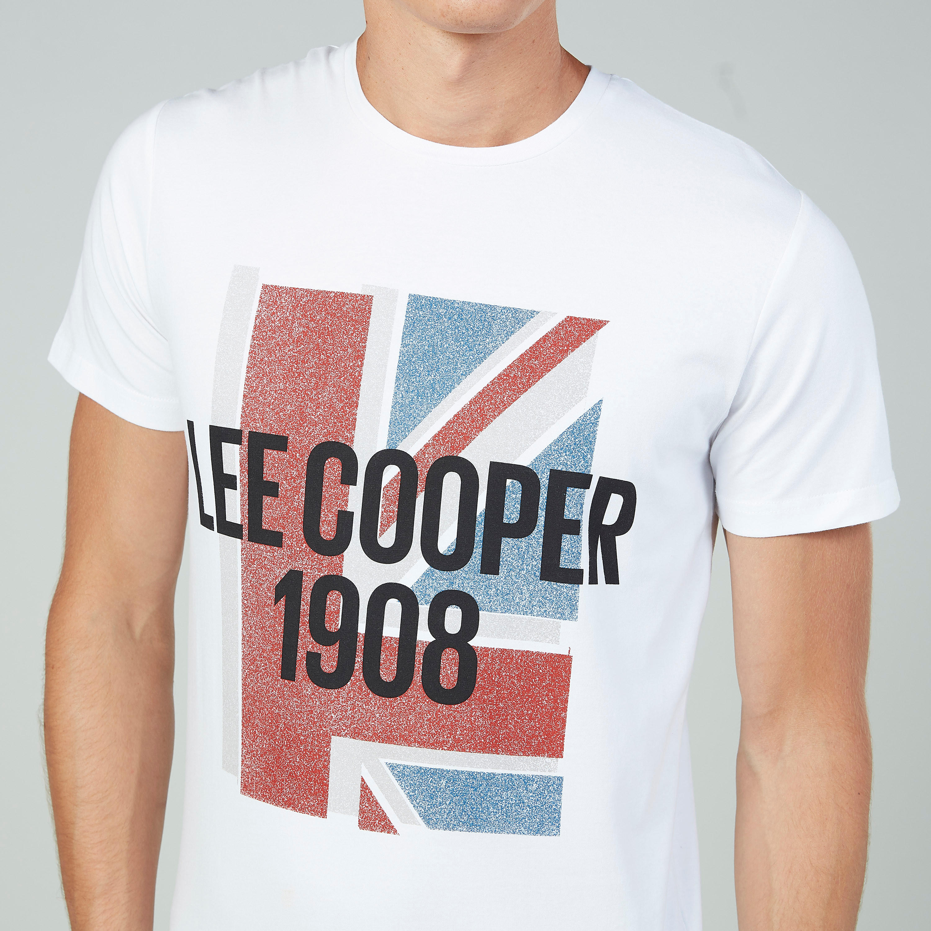 تيشيرت بياقة ضيّقة وأكمام قصيرة وطبعات من لي كوبر-men-clothing-tshirtsandpolos-tshirts-image-3