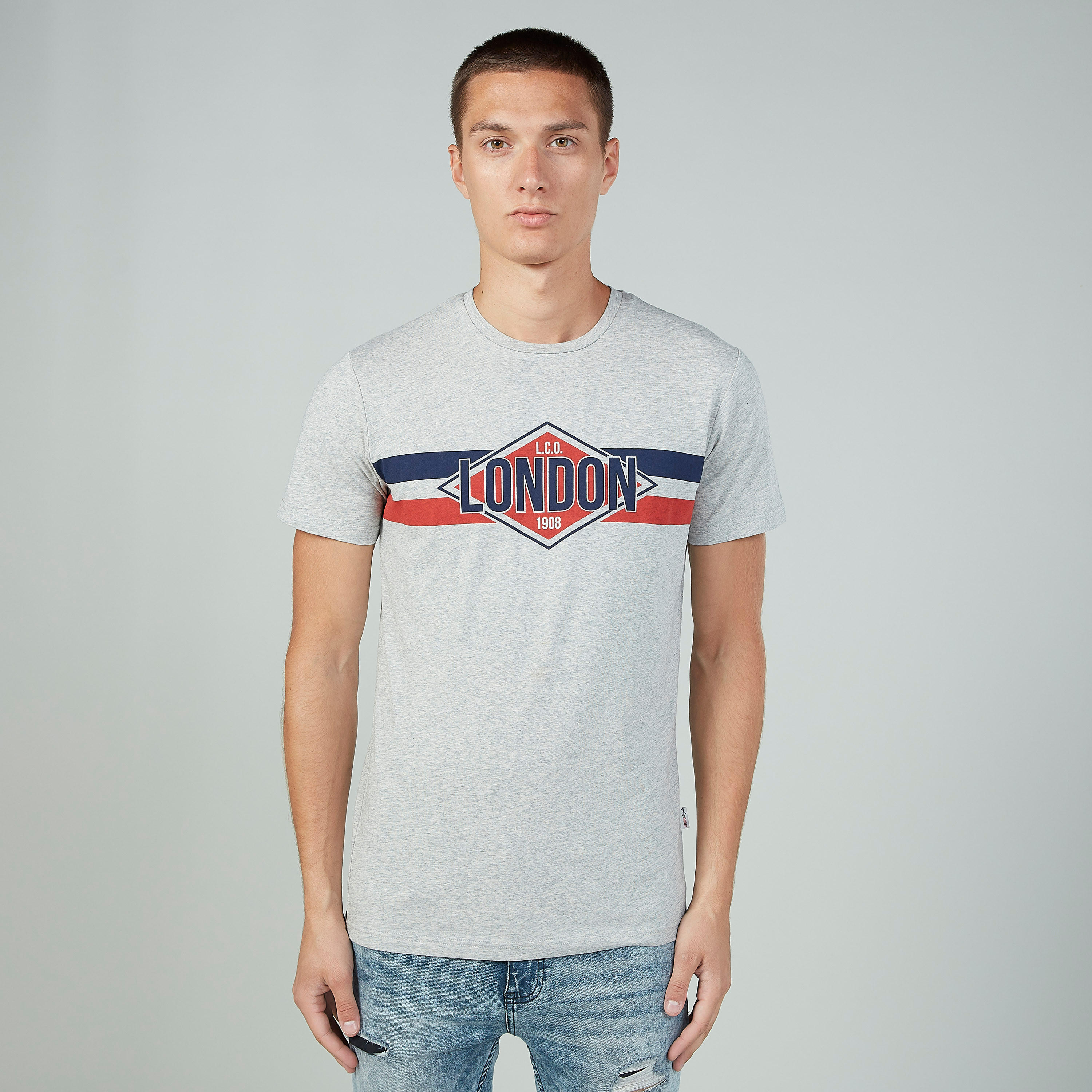 تيشيرت بياقة ضيّقة وأكمام قصيرة وطبعات من لي كوبر-men-clothing-tshirtsandpolos-tshirts-image-5
