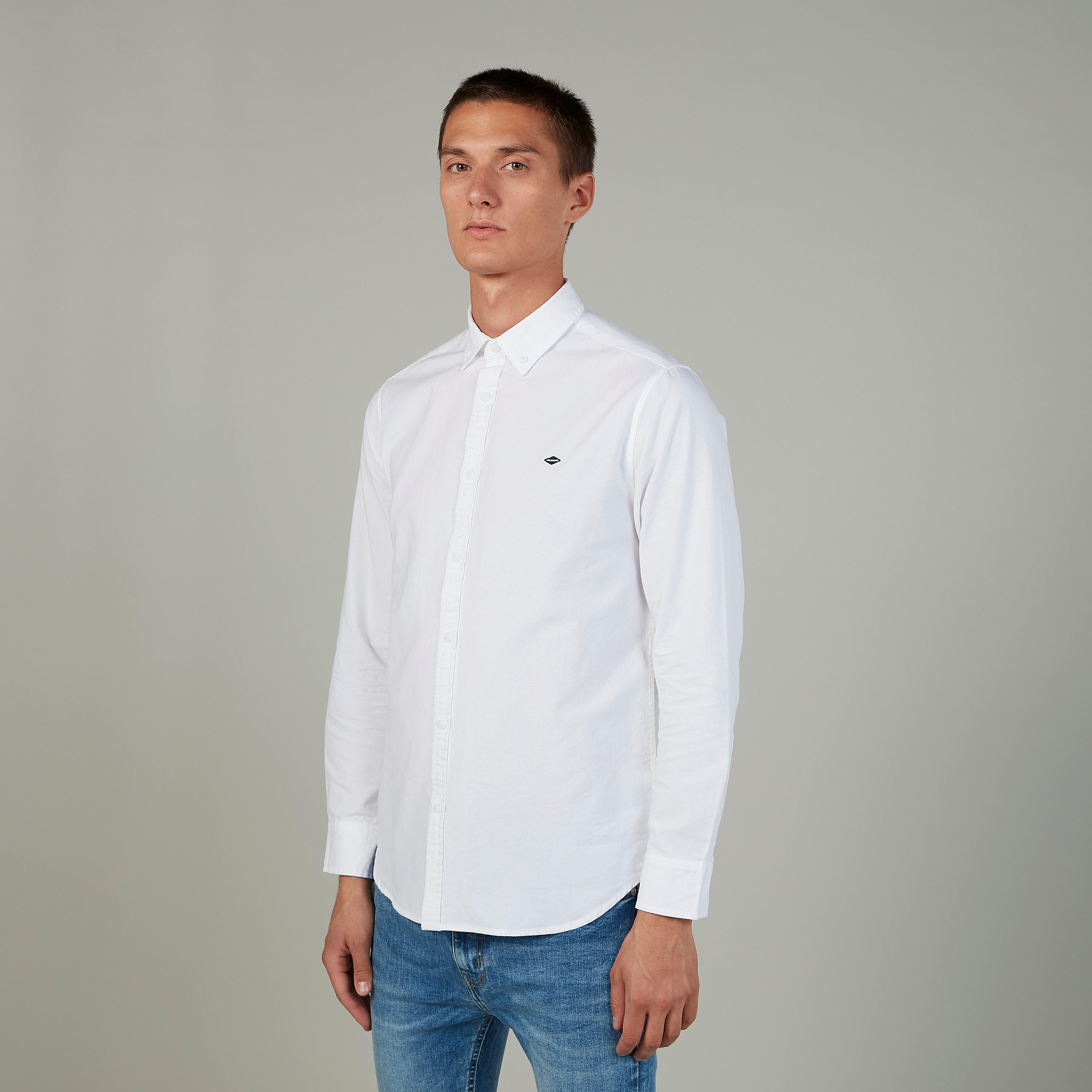 قميص بارز الملمس بياقة عاديّة وأكمام طويلة من لي كوبر-men-clothing-shirts-image-1