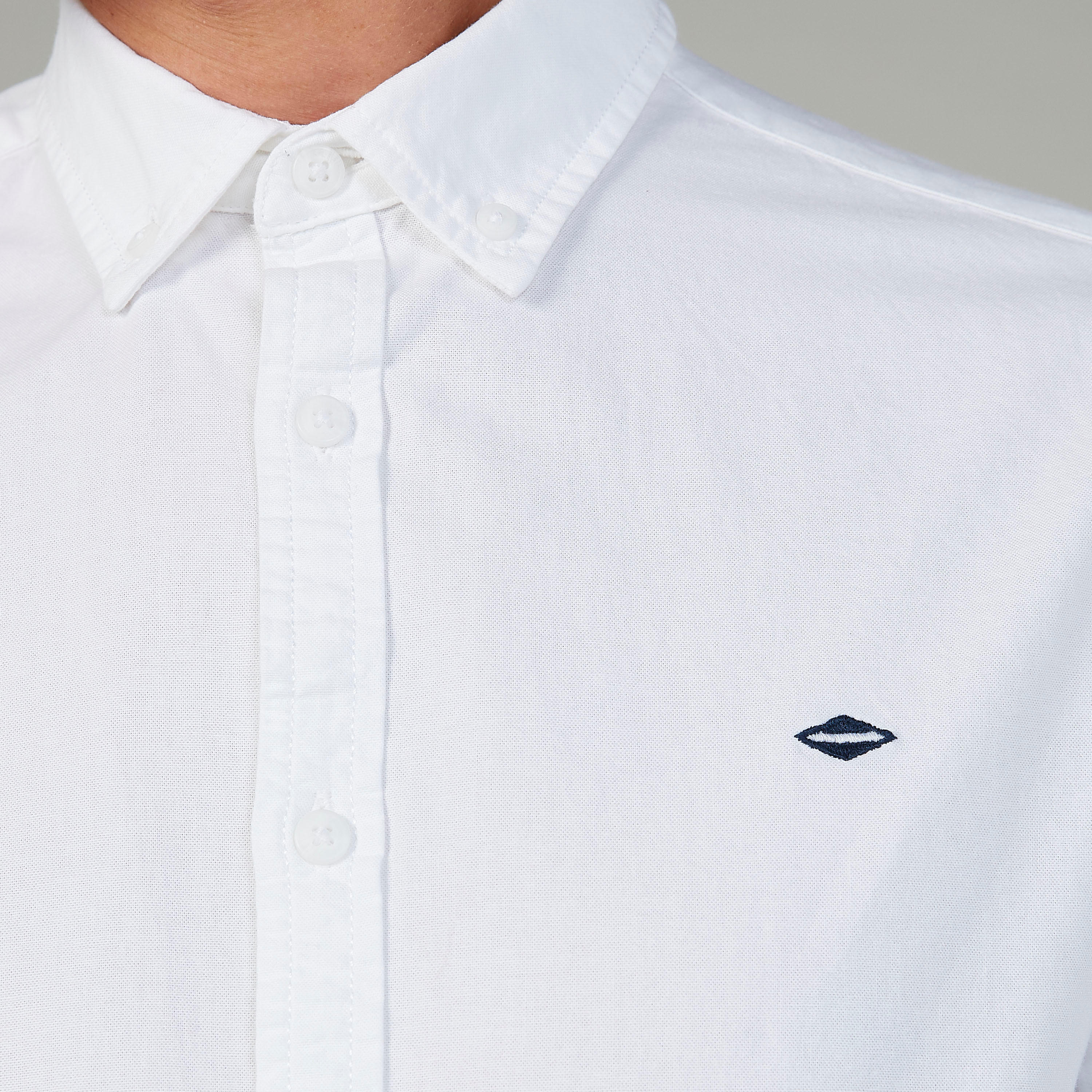 قميص بارز الملمس بياقة عاديّة وأكمام طويلة من لي كوبر-men-clothing-shirts-image-3