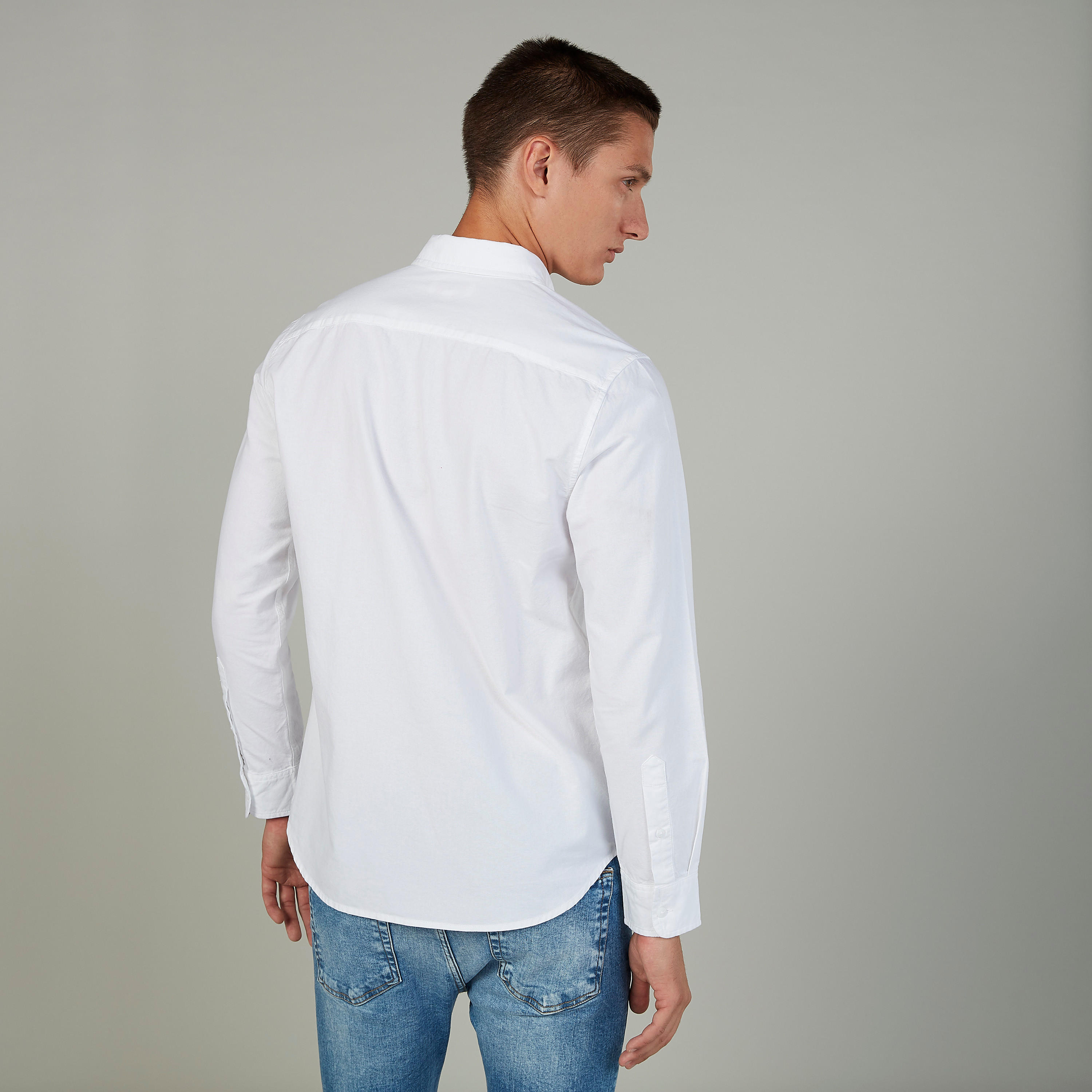 قميص بارز الملمس بياقة عاديّة وأكمام طويلة من لي كوبر-men-clothing-shirts-image-4