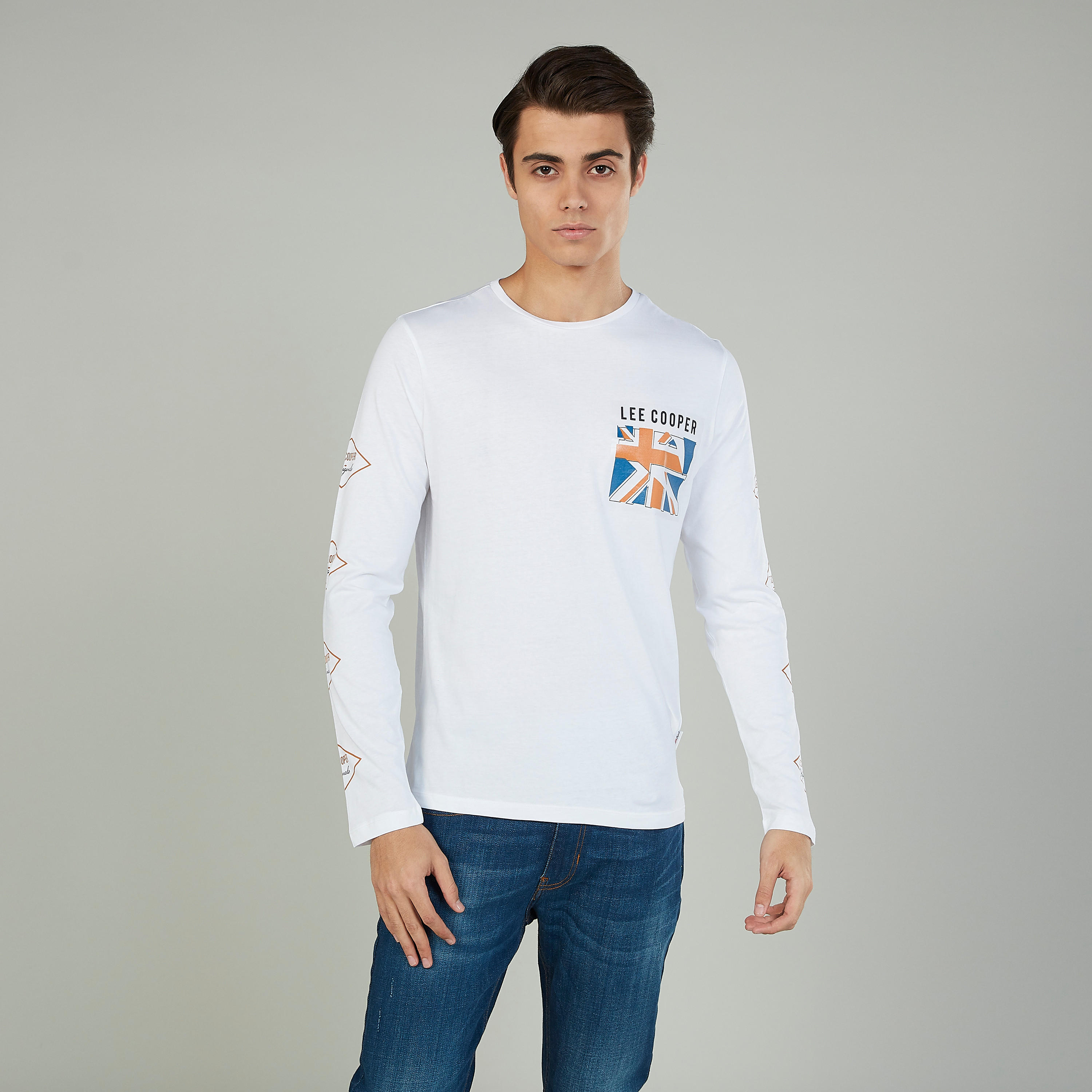تيشيرت بياقة ضيّقة وأكمام طويلة وطبعات من لي كوبر-men-clothing-tshirtsandpolos-tshirts-image-1