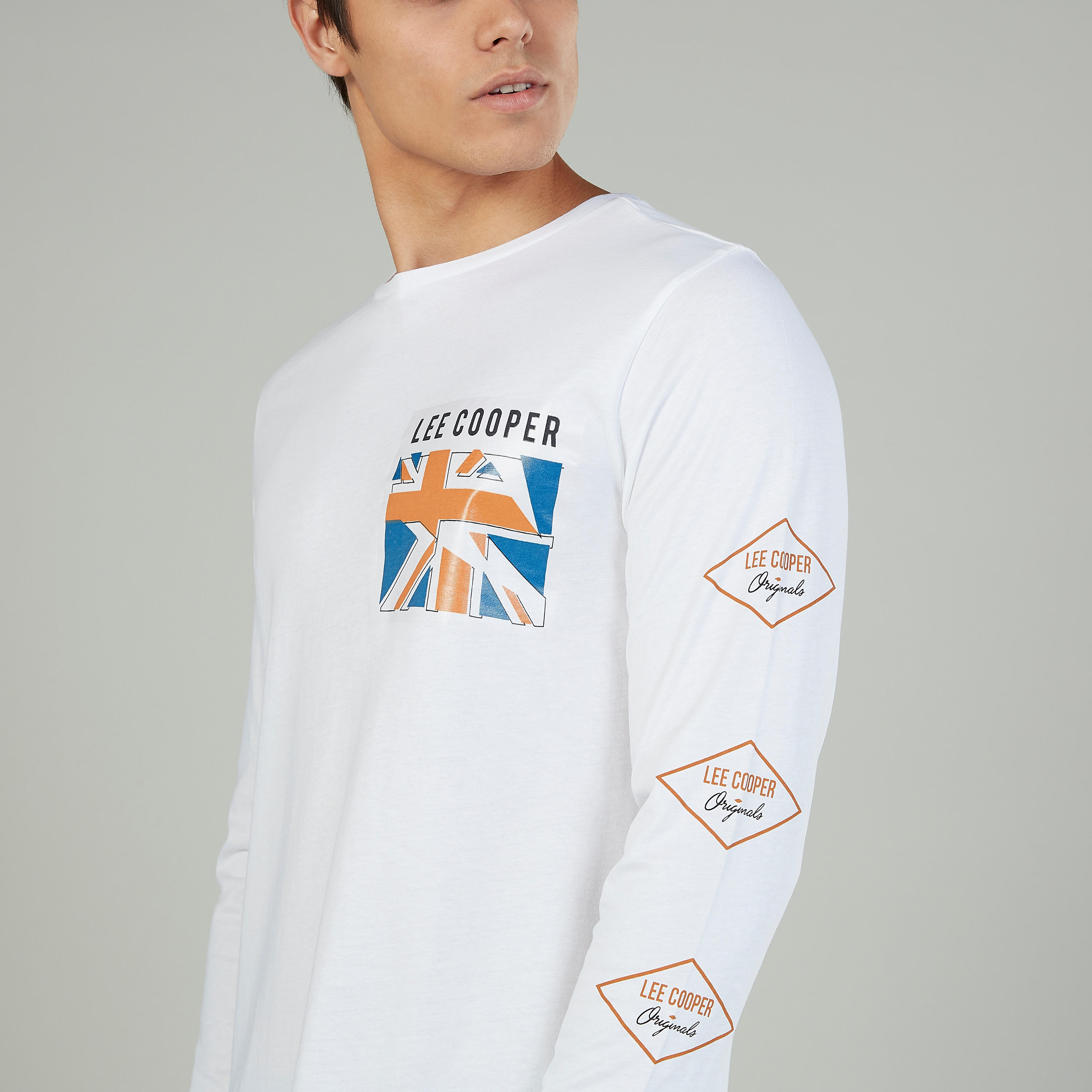تيشيرت بياقة ضيّقة وأكمام طويلة وطبعات من لي كوبر-men-clothing-tshirtsandpolos-tshirts-image-3