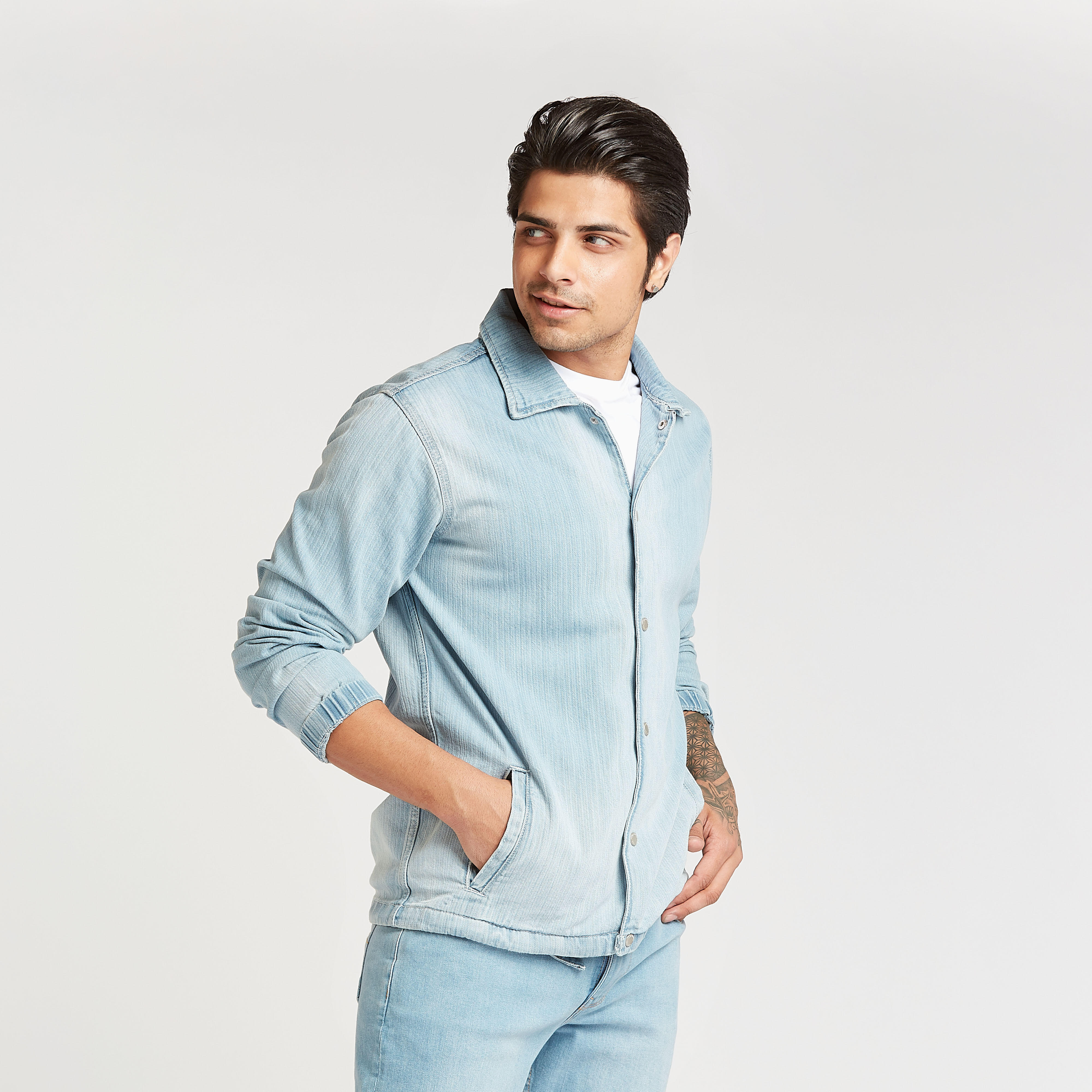 جاكيت دينم بأكمام طويلة وتفاصيل جيوب من لي كوبر-men-clothing-jacketsandblazers-jackets-image-1