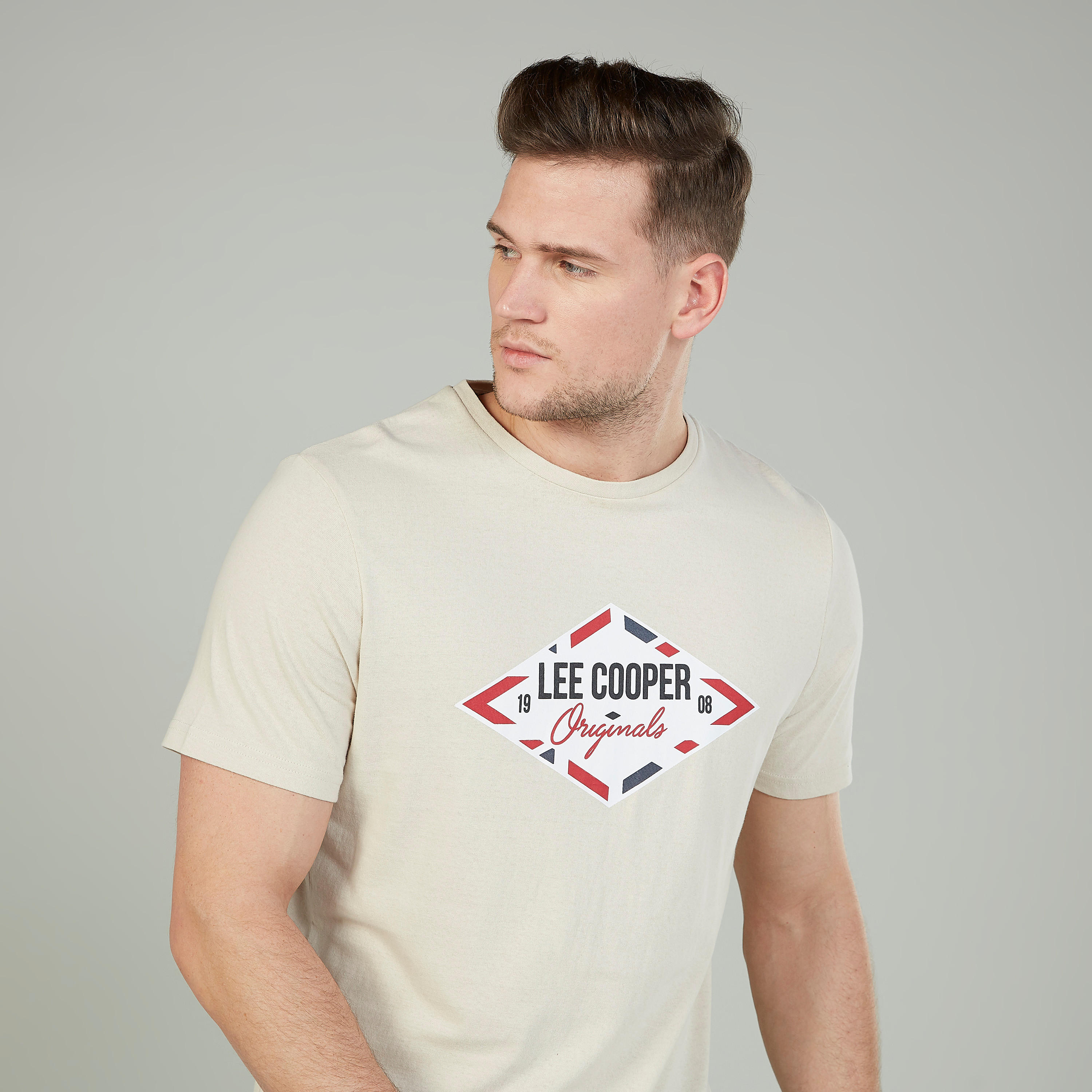 تيشيرت بياقة ضيّقة وأكمام قصيرة وطبعات من لي كوبر-men-clothing-tshirtsandpolos-tshirts-image-3