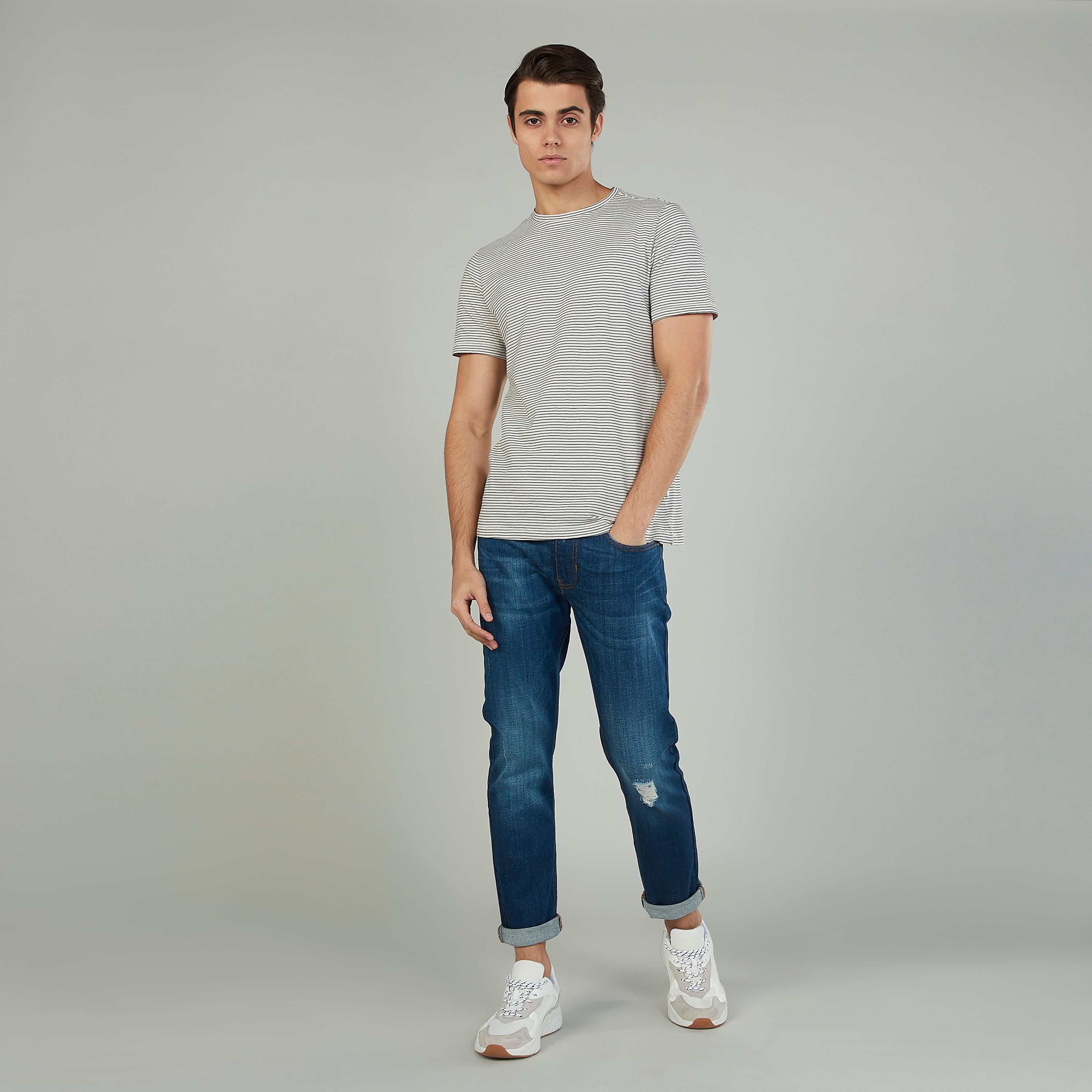 تيشيرت مخطط بياقة ضيّقة وأكمام قصيرة-men-clothing-tshirtsandpolos-tshirts-image-4