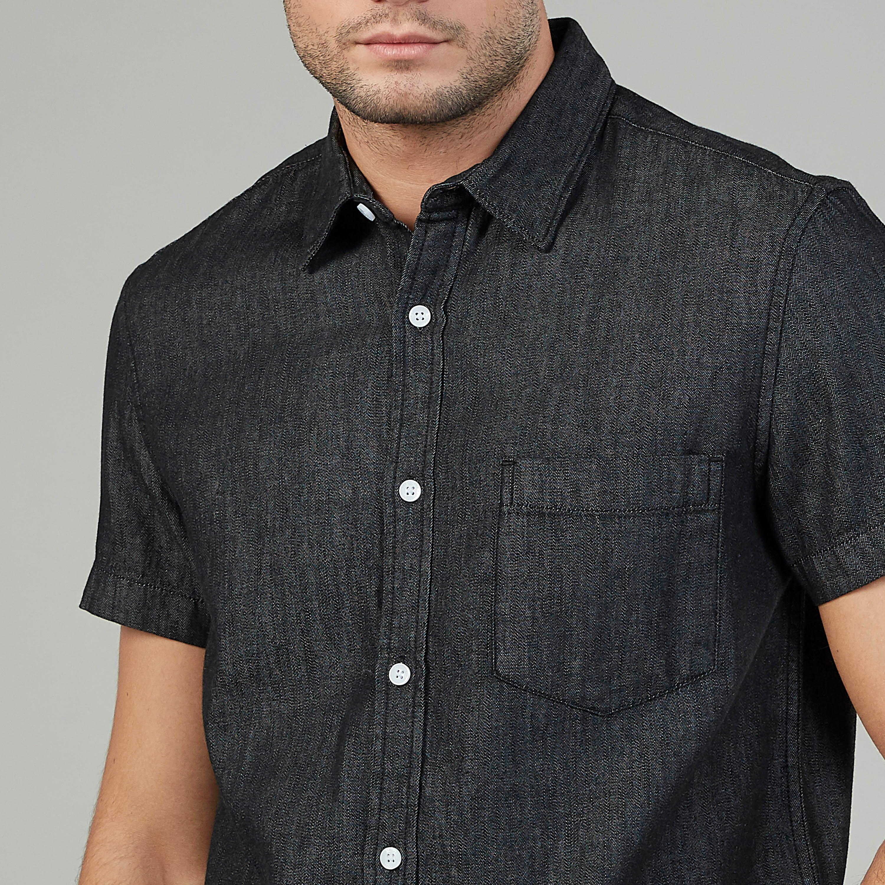 قميص سادة بأكمام قصيرة وجيب على الصدر من لي كوبر-men-clothing-shirts-image-3