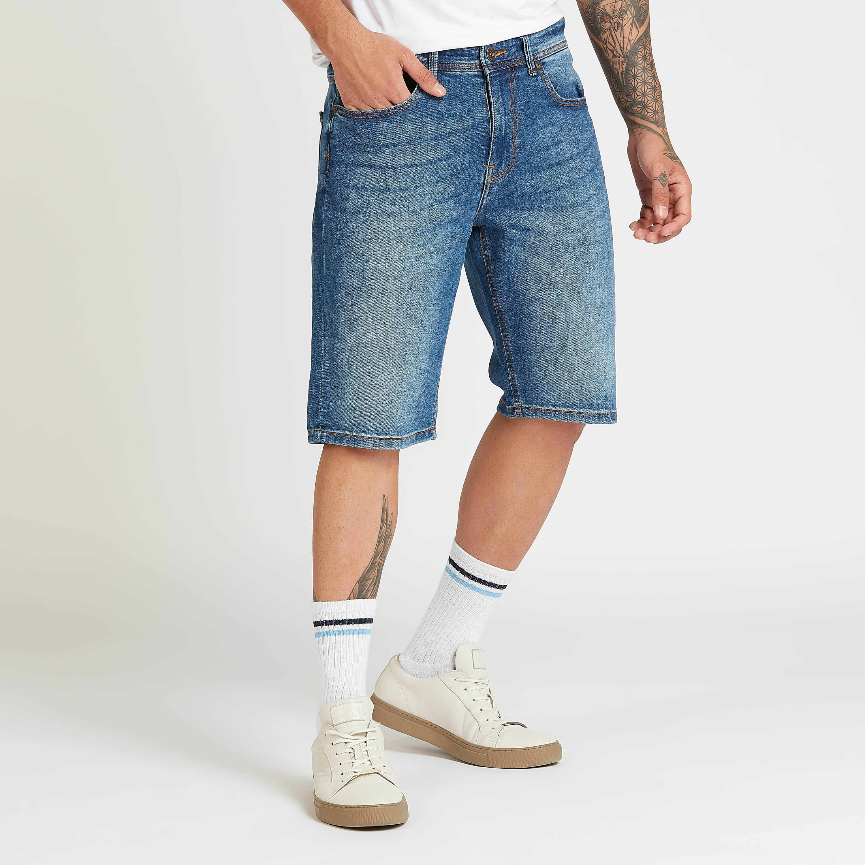 شورت سادة بخصر متوسط الإرتفاع بجيوب وعراوي حزام من لي كوبر-men-clothing-bottoms-shorts-image-1