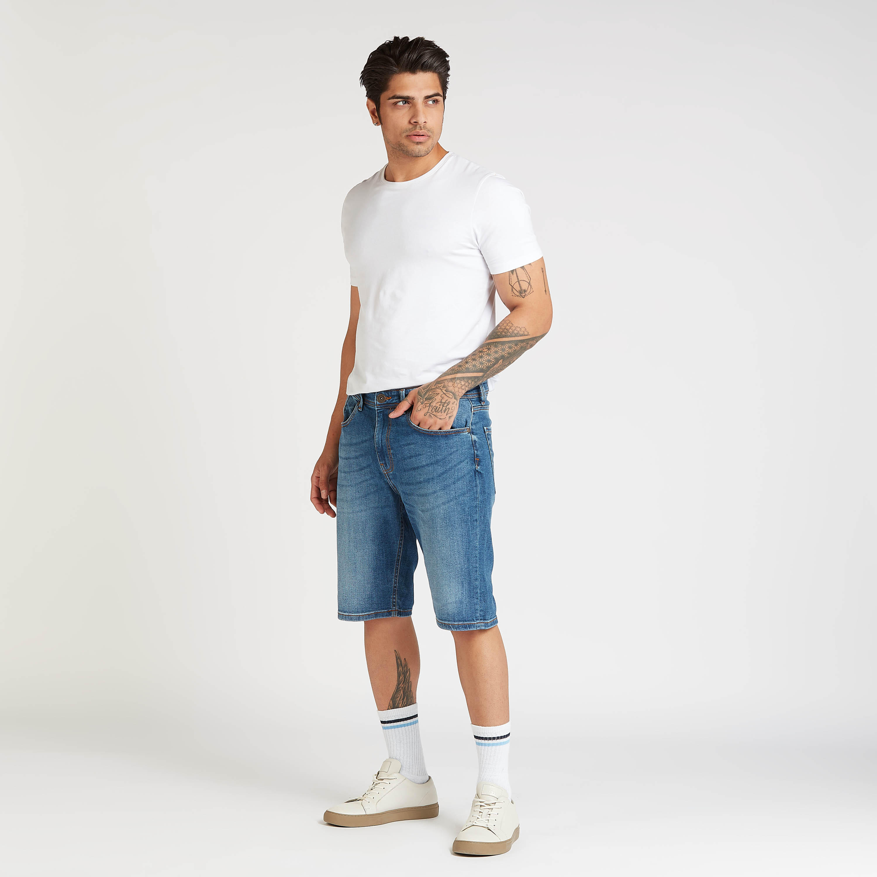 شورت سادة بخصر متوسط الإرتفاع بجيوب وعراوي حزام من لي كوبر-men-clothing-bottoms-shorts-image-2