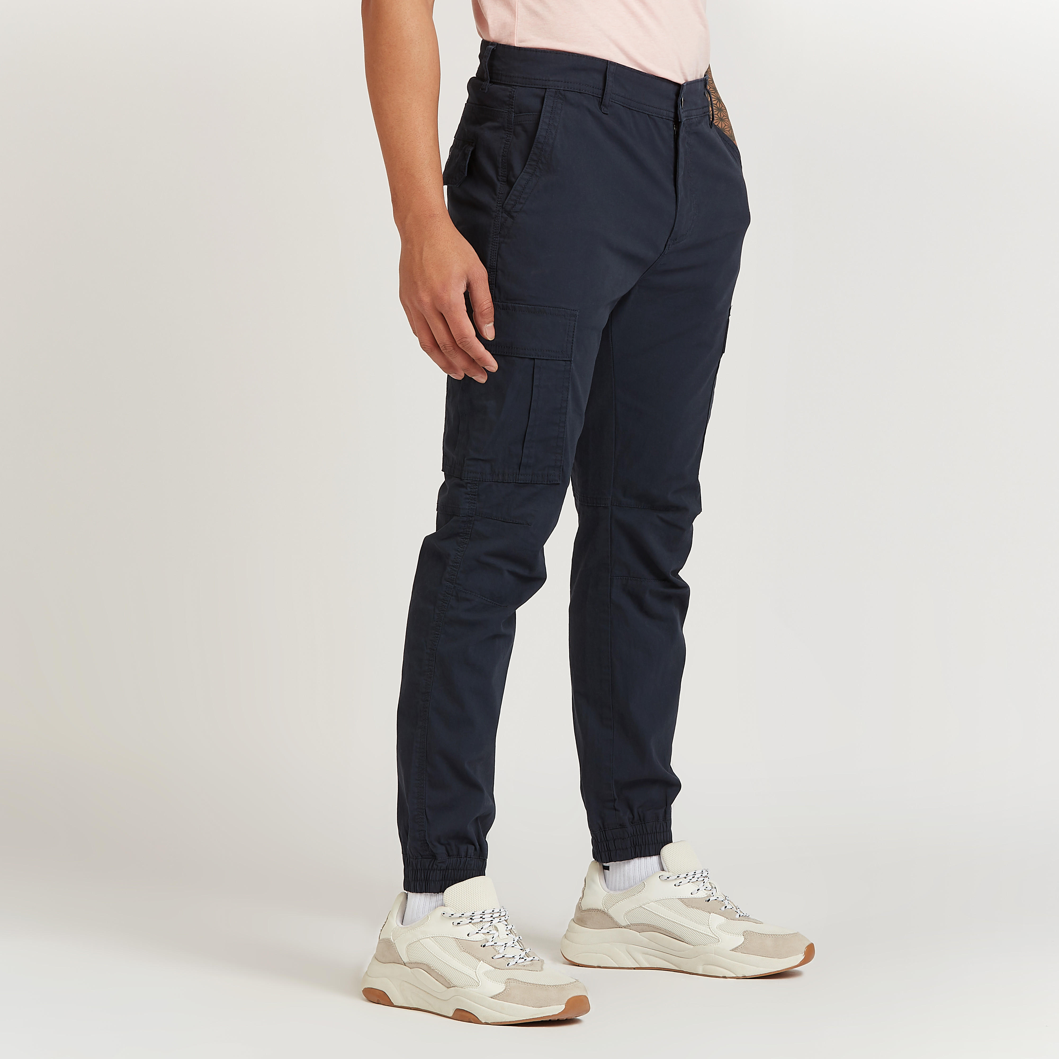 بنطلون كارجو سكيني سادة بخصر مرن من لي كوبر-men-clothing-bottoms-joggers-image-3