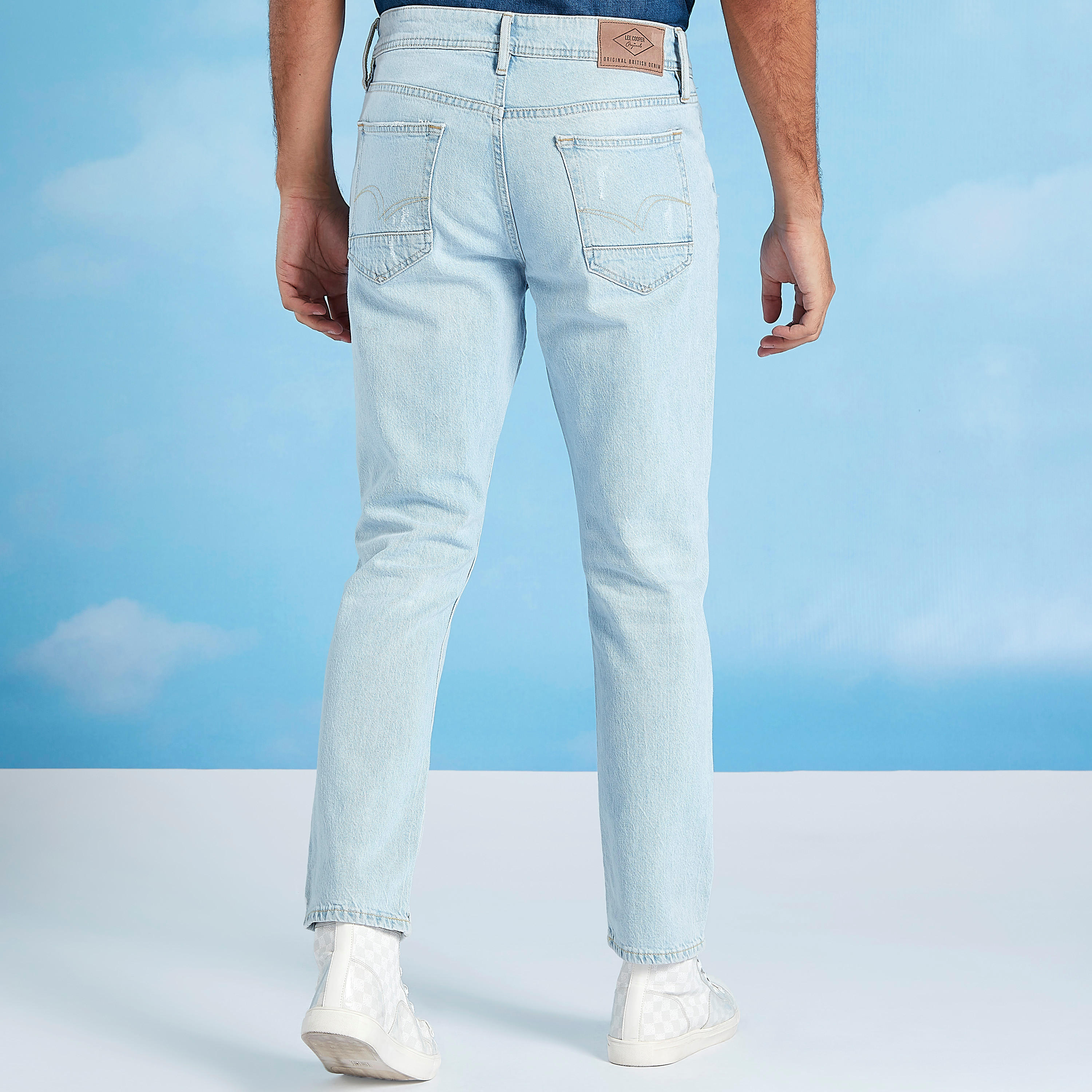 بنطلون جينز سادة بقصّة سليم وجيوب من لي كوبر-men-clothing-bottoms-jeans-image-1