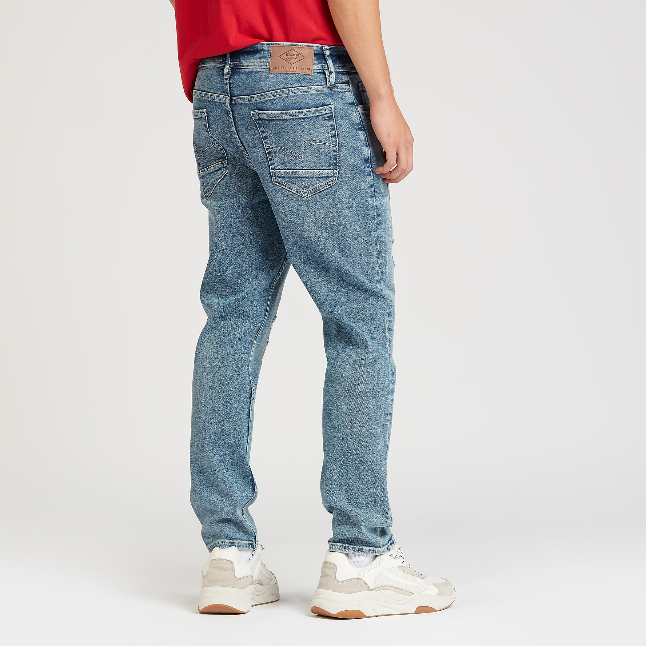 بنطلون جينز سليم ممزّق بخصر منخفض وتفاصيل جيوب من لي كوبر-men-clothing-bottoms-jeans-image-4