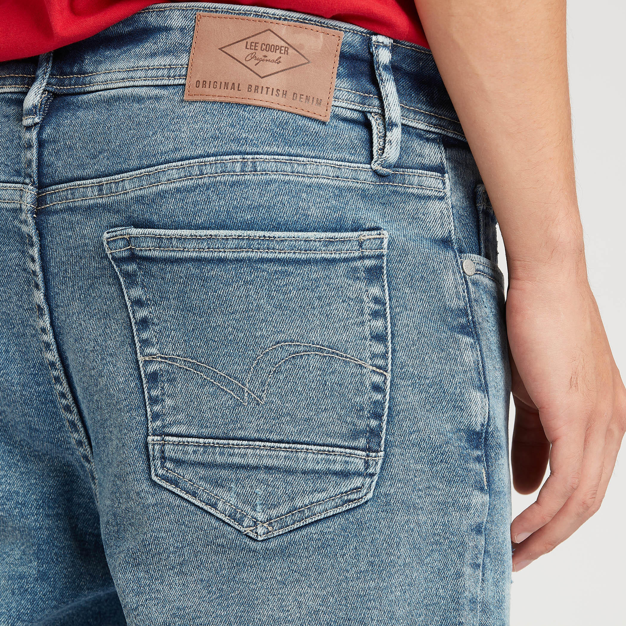 بنطلون جينز سليم ممزّق بخصر منخفض وتفاصيل جيوب من لي كوبر-men-clothing-bottoms-jeans-image-5