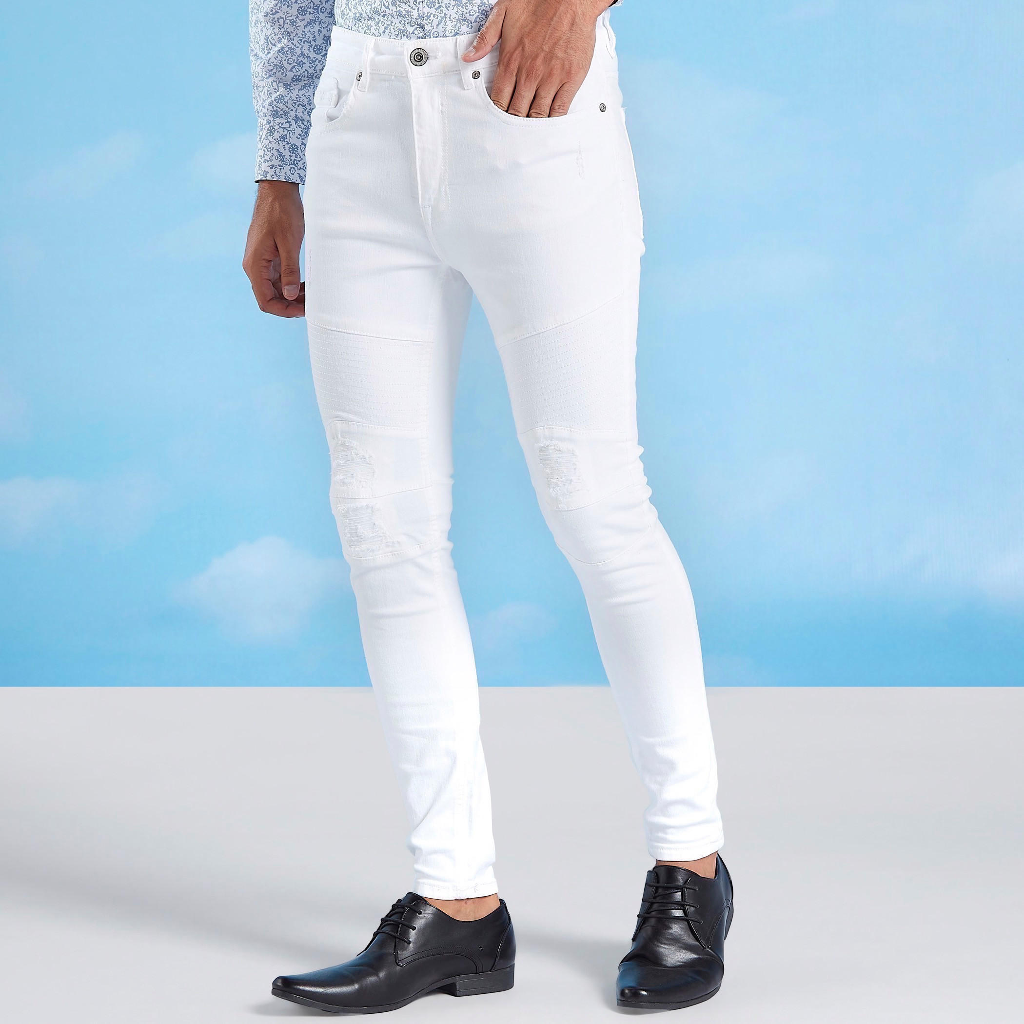 بنطلون جينز سادة بتفاصيل جيوب وحلقات للحزام من لي كوبر-men-clothing-bottoms-jeans-image-1