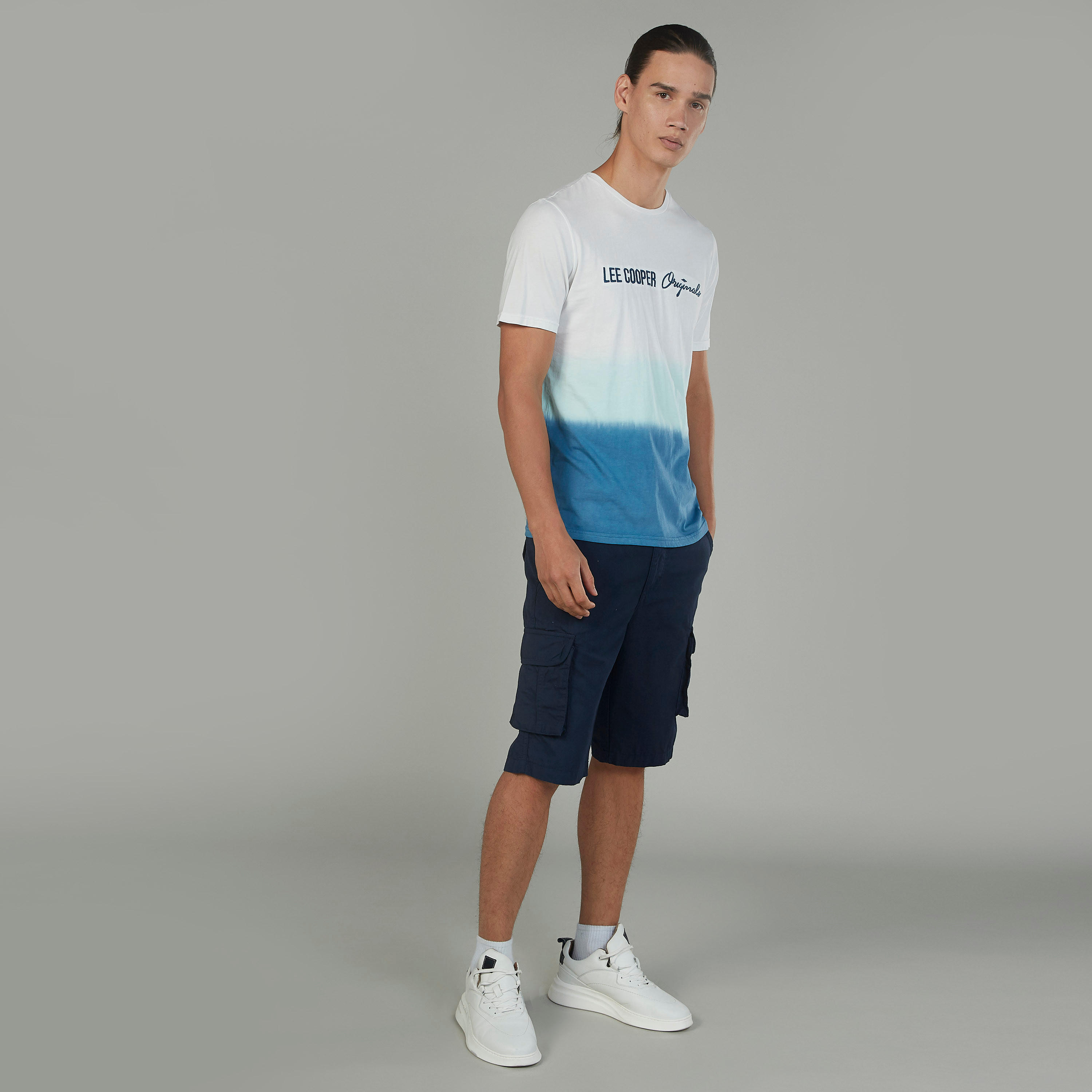 شورت كارجو سكيني سادة بخصر فليكسي بجيوب من لي كوبر-men-clothing-bottoms-shorts-image-2