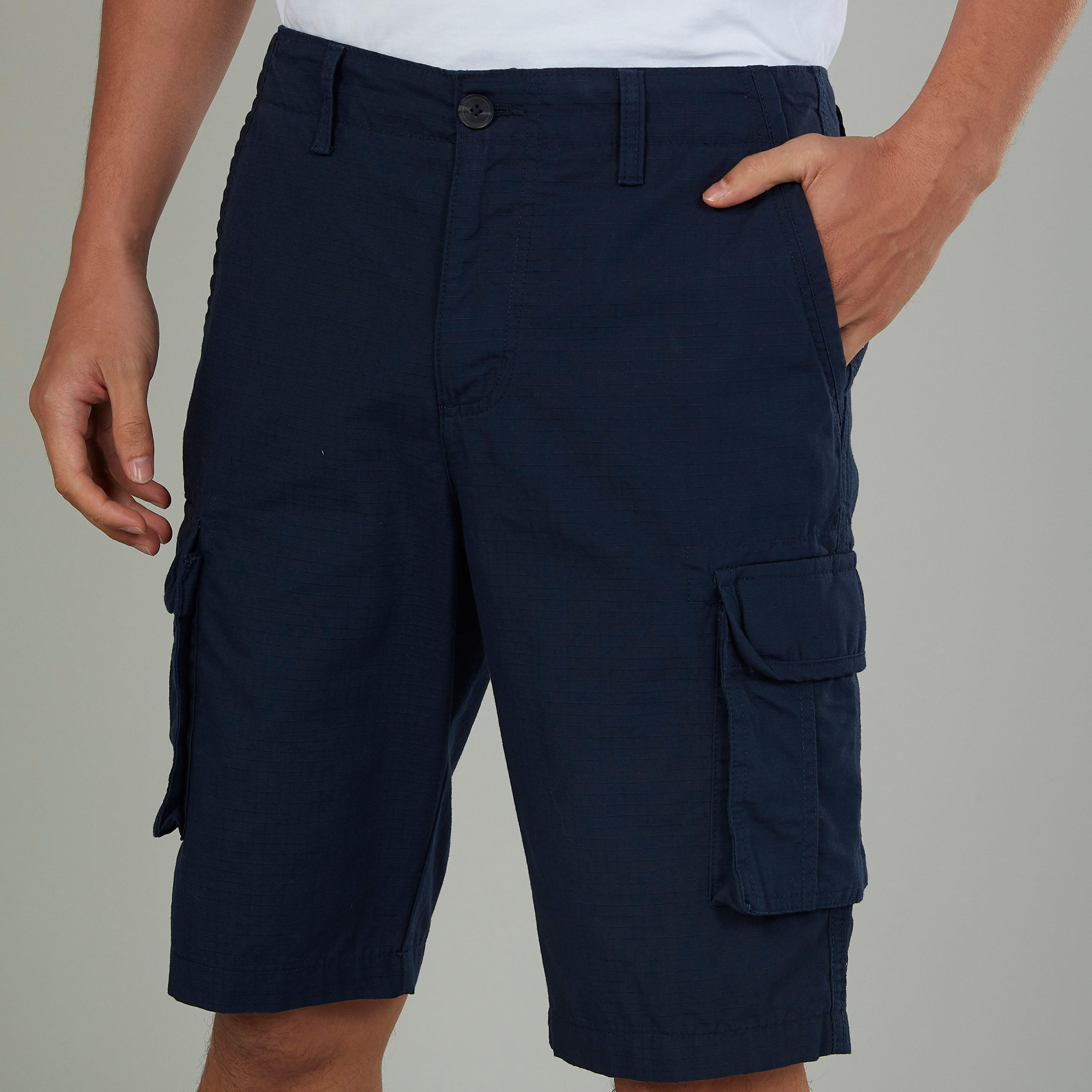 شورت كارجو سكيني سادة بخصر فليكسي بجيوب من لي كوبر-men-clothing-bottoms-shorts-image-3