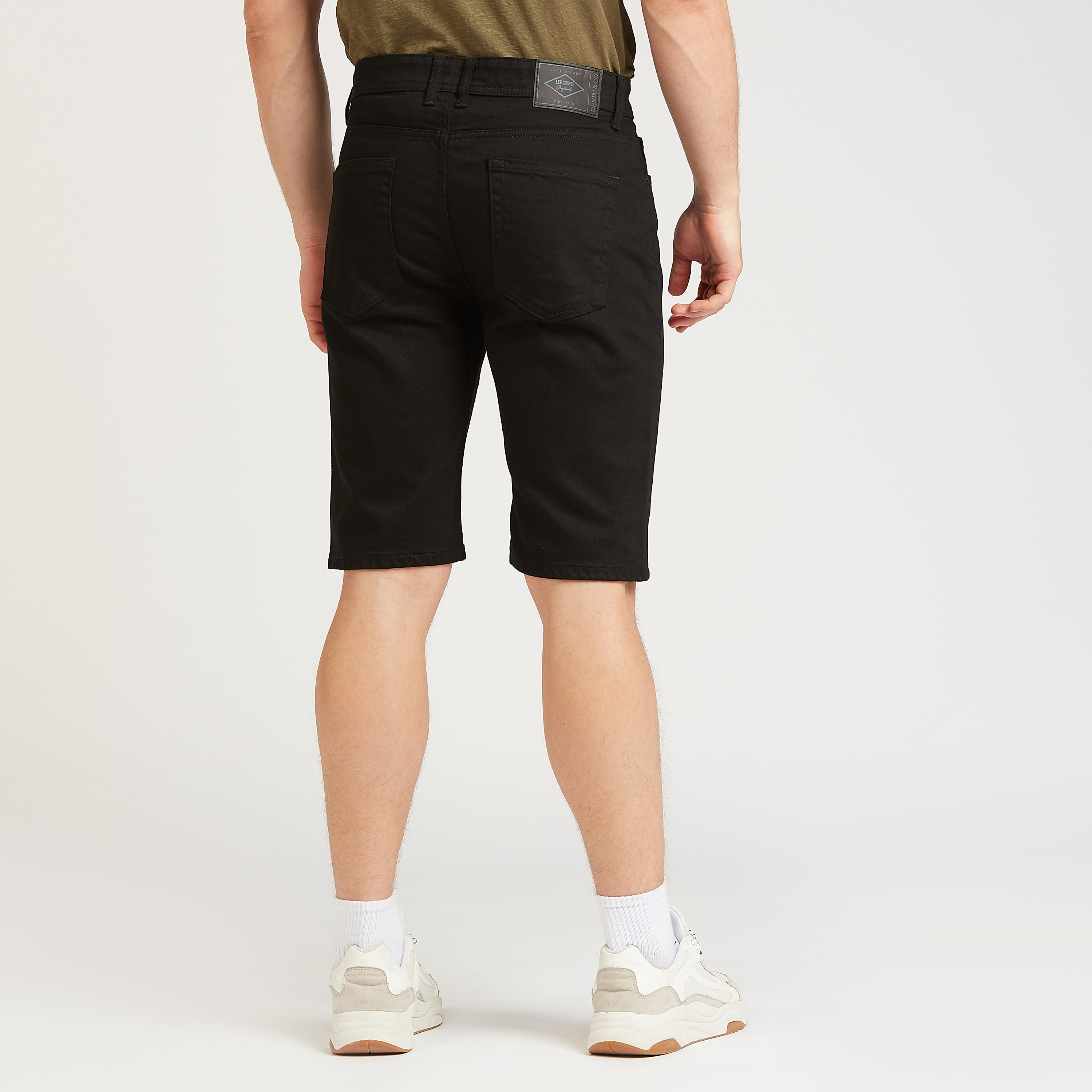 شورت دنيم بخصر متوسط الإرتفاع بجيوب وعراوي حزام من لي كوبر-men-clothing-bottoms-shorts-image-3