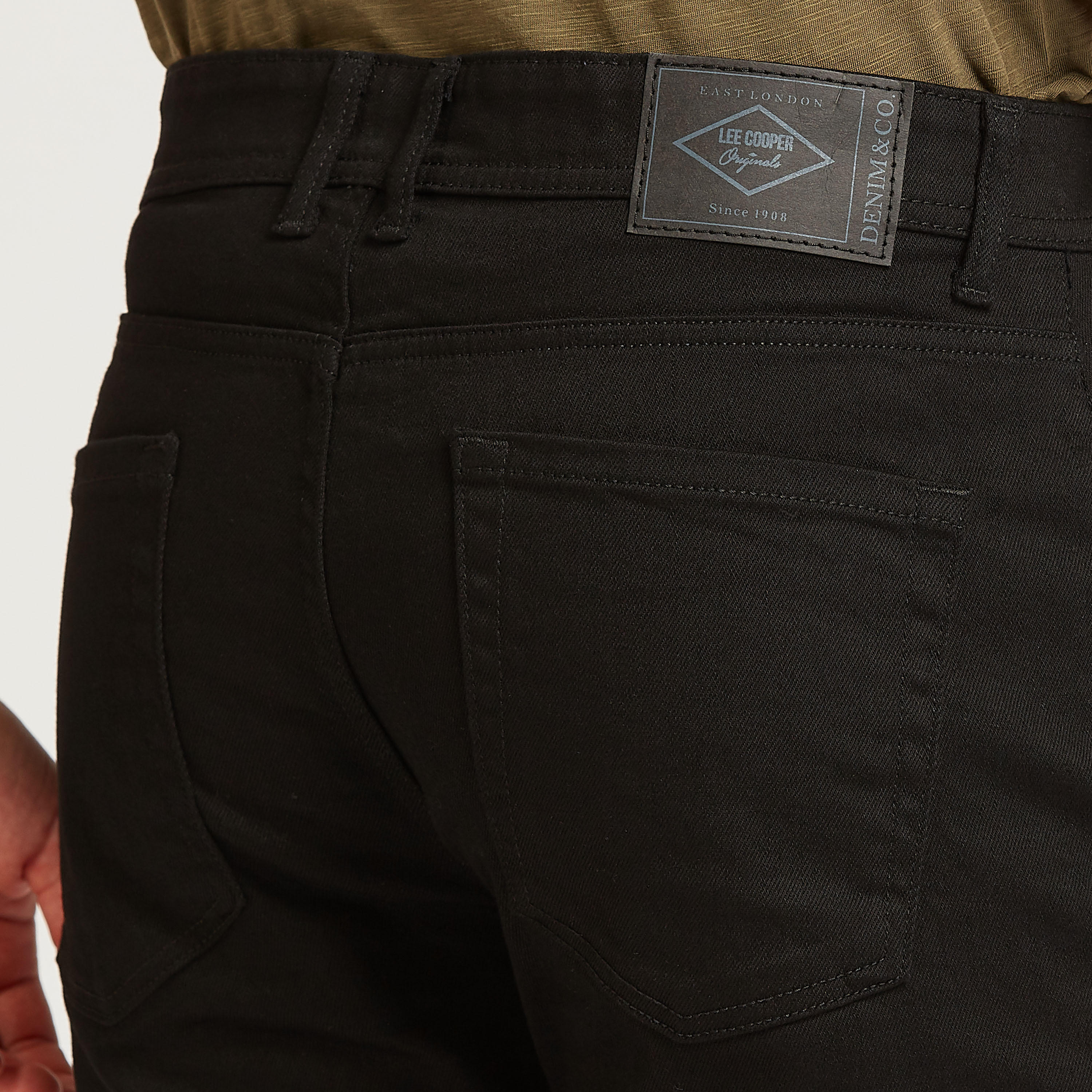 شورت دنيم بخصر متوسط الإرتفاع بجيوب وعراوي حزام من لي كوبر-men-clothing-bottoms-shorts-image-5