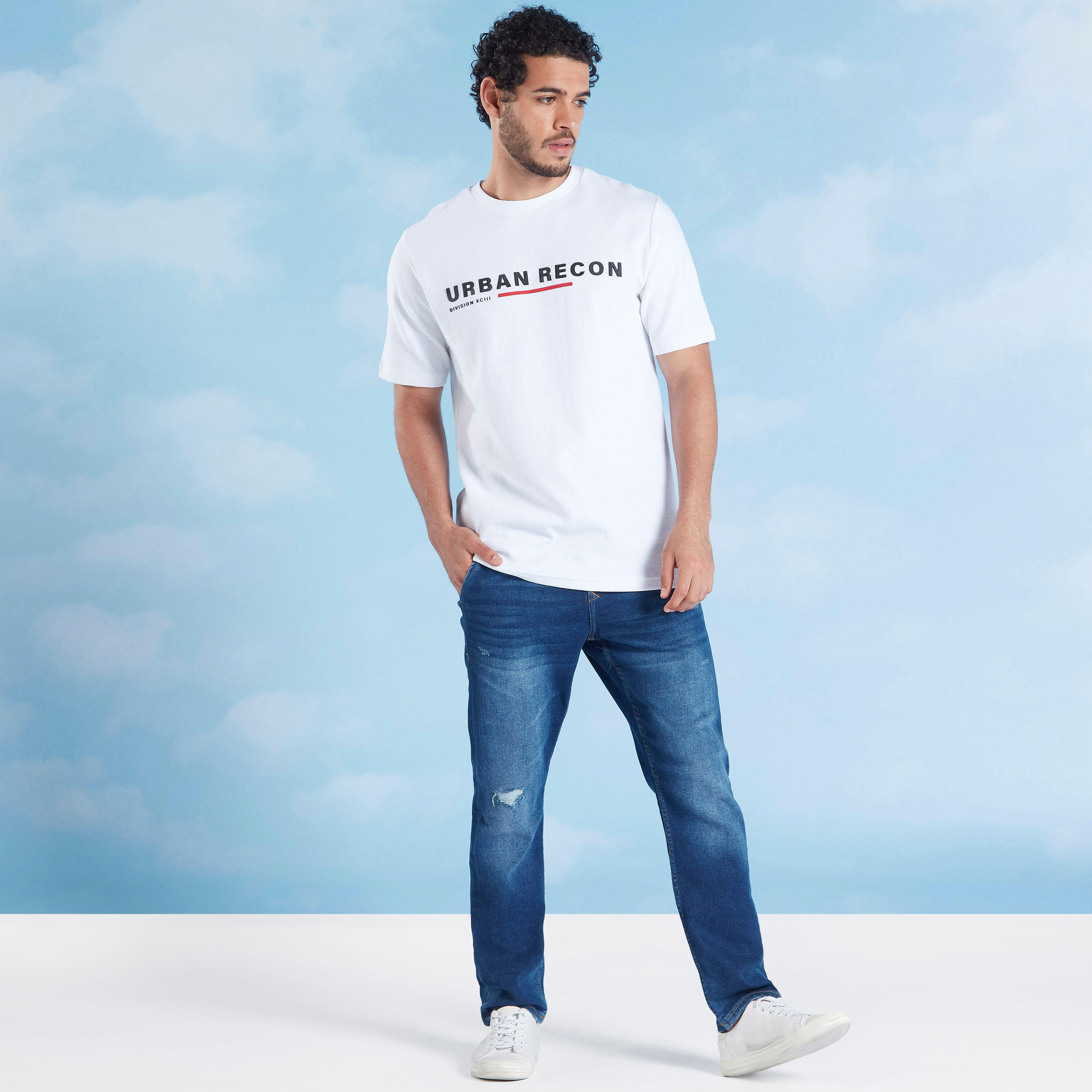بنطلون جينز كاروت فيت ممزّق بخصر متوسط الارتفاع وتفاصيل جيوب من لي كوبر-men-clothing-bottoms-jeans-image-2