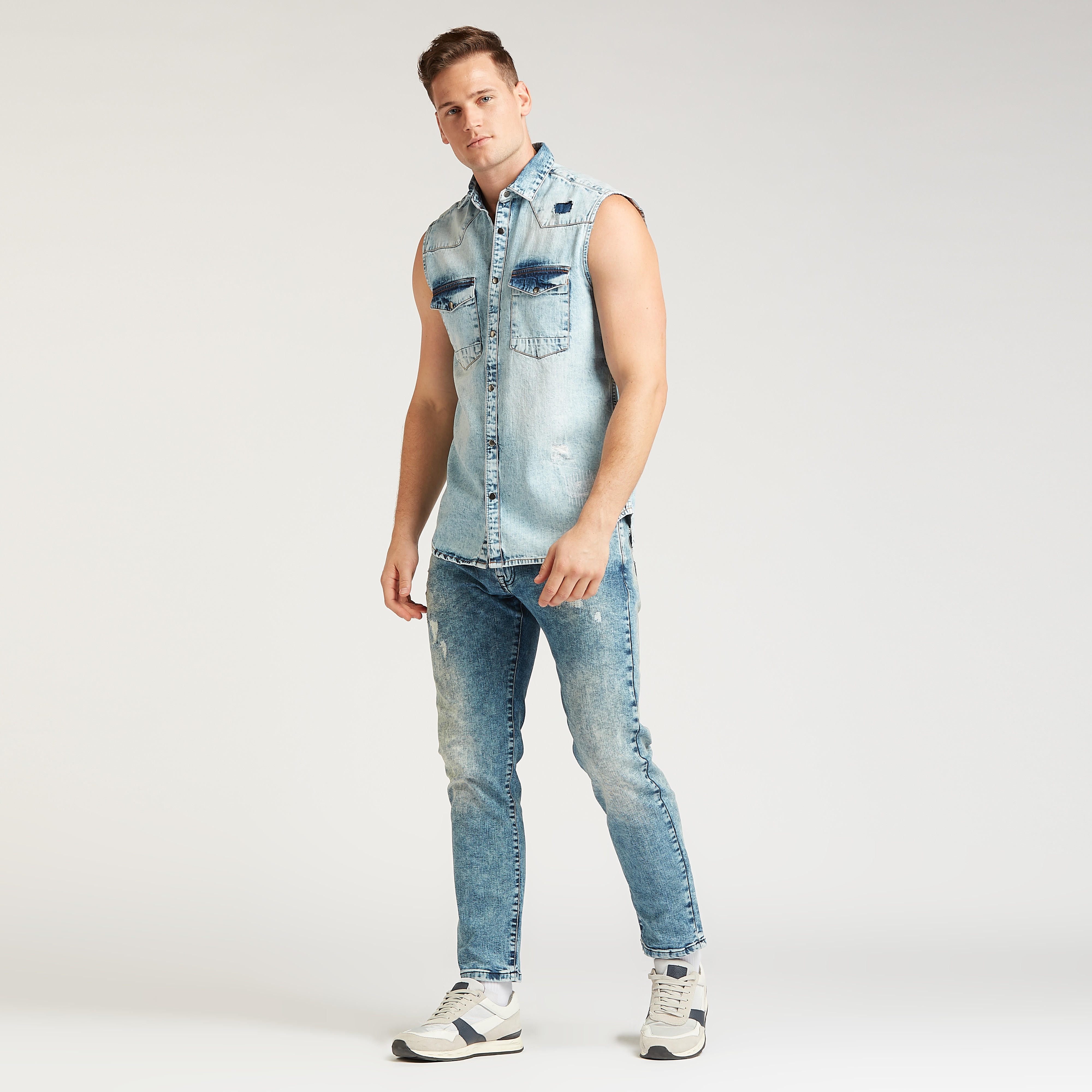 بنطلون جينز سادة بقصّة سليم وجيوب من لي كوبر-men-clothing-bottoms-jeans-image-2