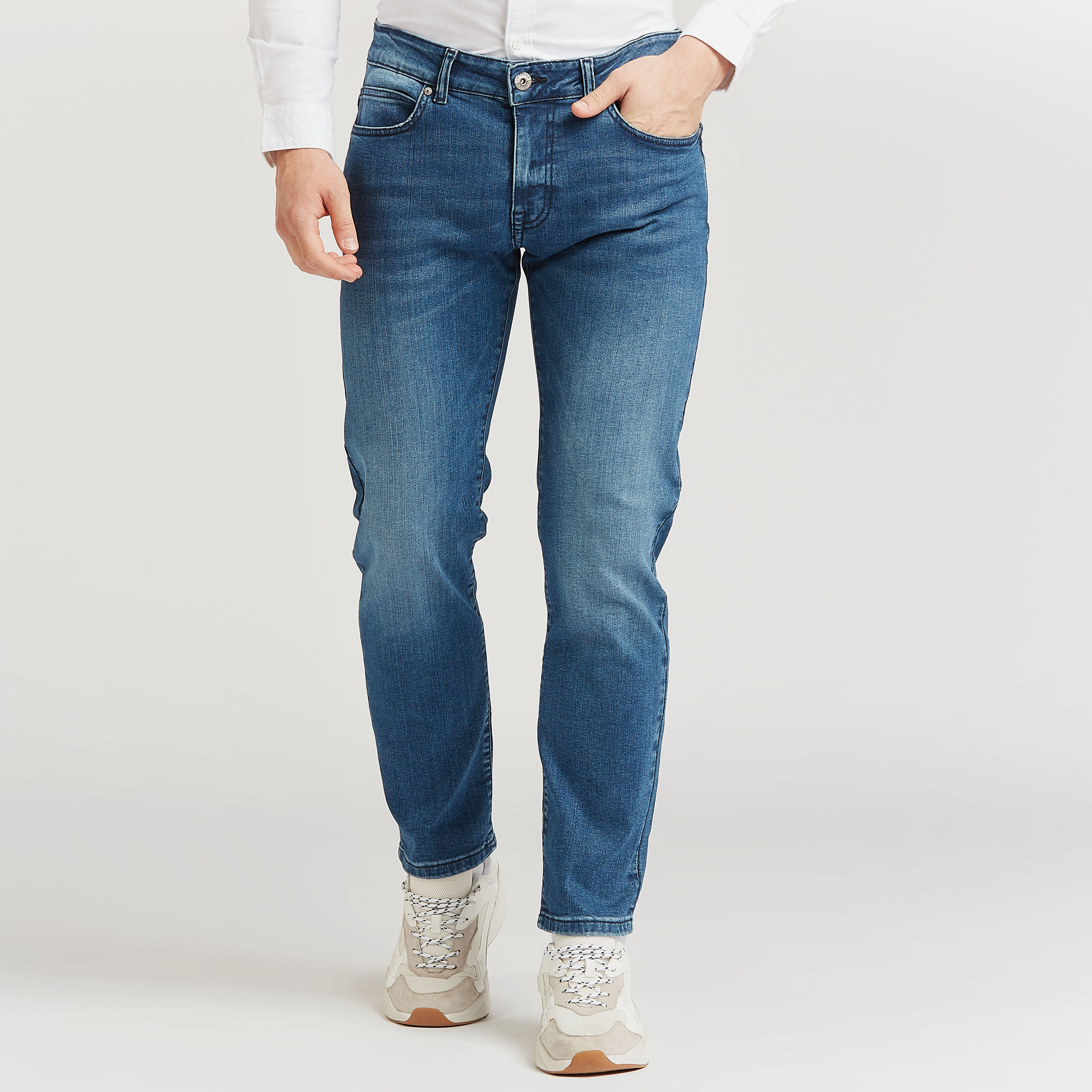 بنطلون جينز سادة سليم بخصر منخفض وجيوب من لي كوبر-men-clothing-bottoms-jeans-image-1