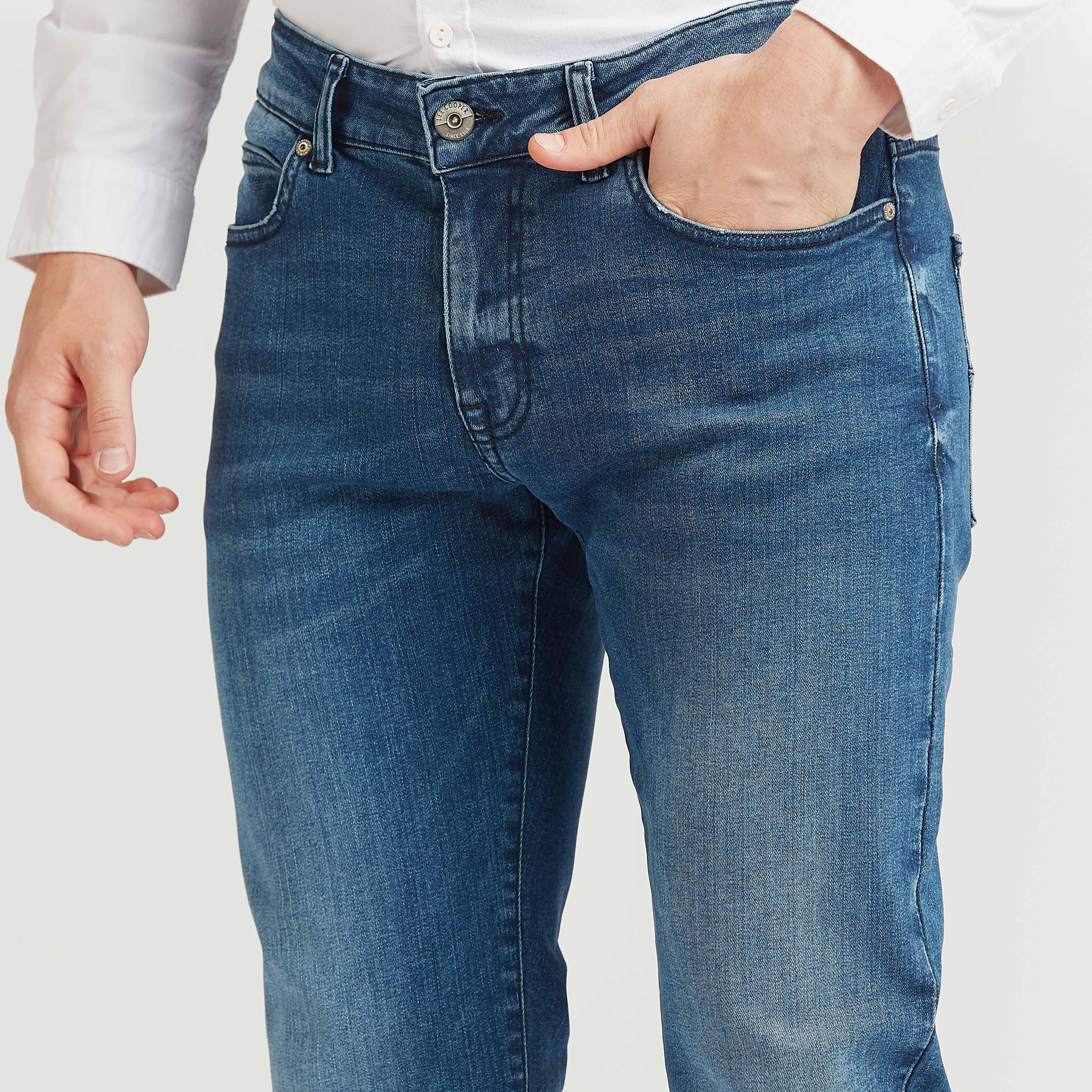 بنطلون جينز سادة سليم بخصر منخفض وجيوب من لي كوبر-men-clothing-bottoms-jeans-image-3