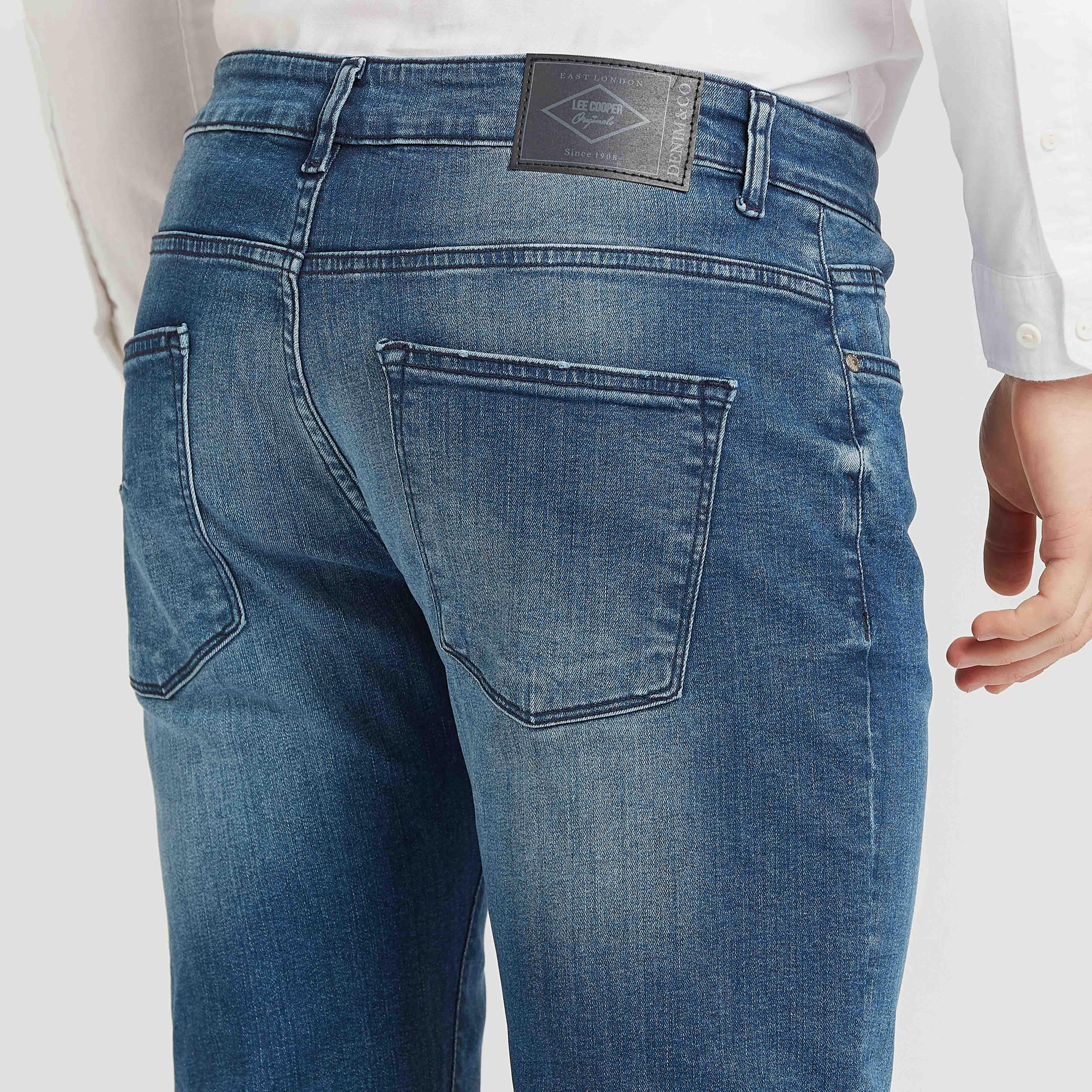 بنطلون جينز سادة سليم بخصر منخفض وجيوب من لي كوبر-men-clothing-bottoms-jeans-image-5