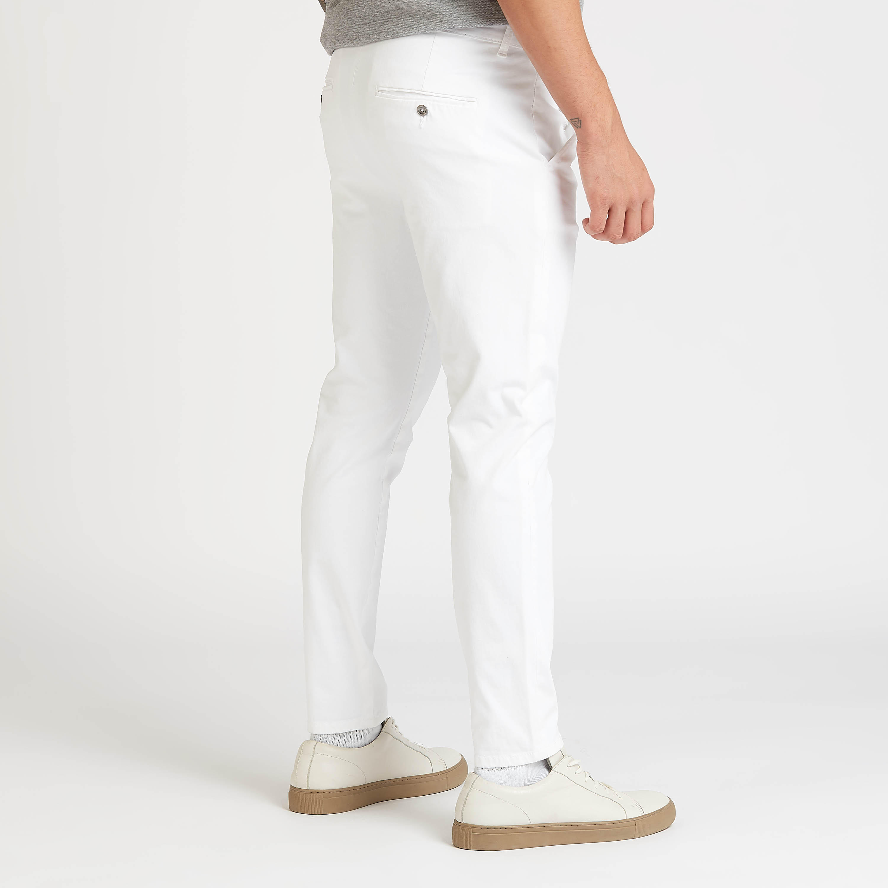 بنطلون شينو سادة  بقصة ضيقة بخصر مطاطي و تفاصيل جيب من لي كوبر-men-clothing-bottoms-trousersandchinos-trousers-image-4