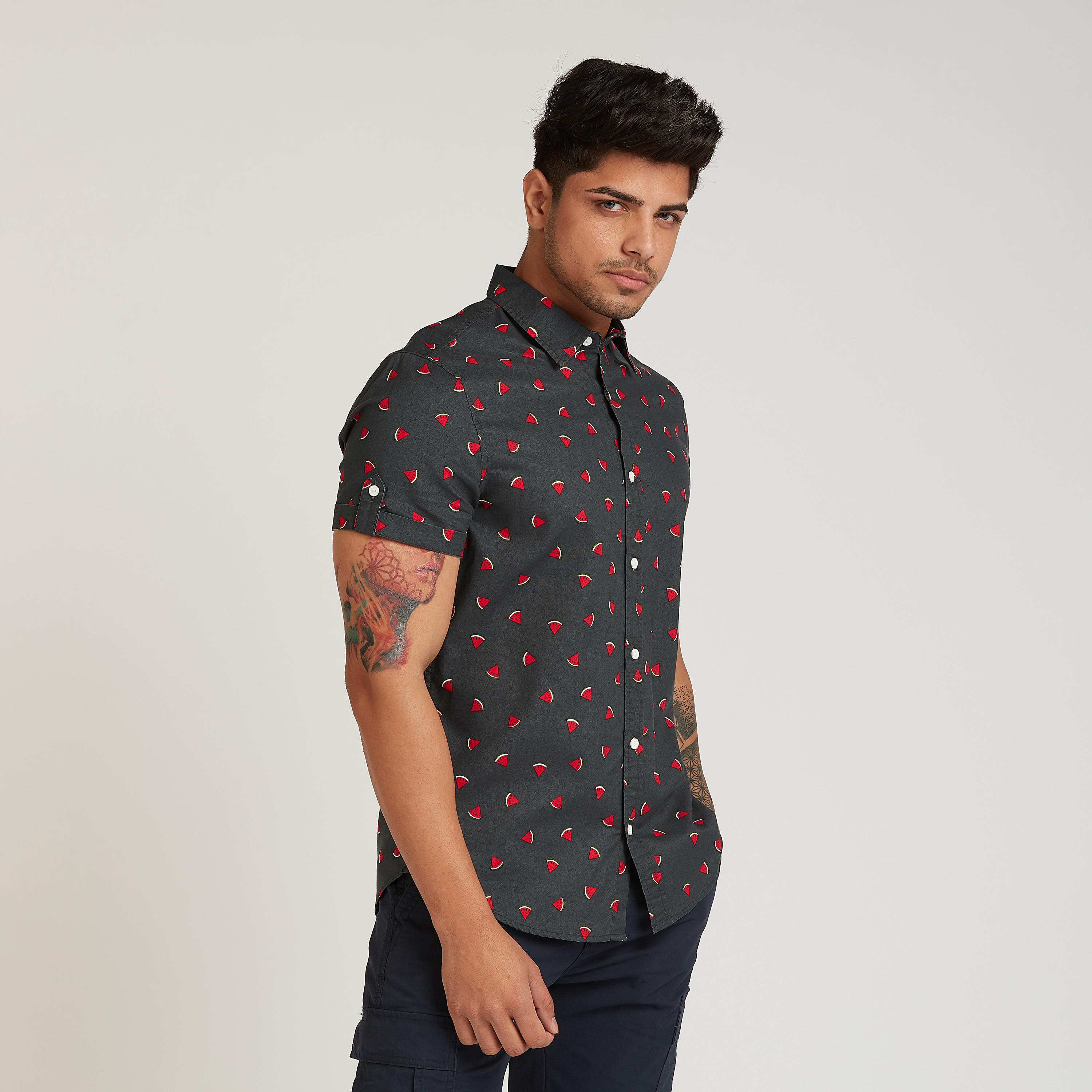 قميص بقصة سليم بياقة عادية وأكمام قصيرة وطبعات من لي كوبر-men-clothing-shirts-image-1