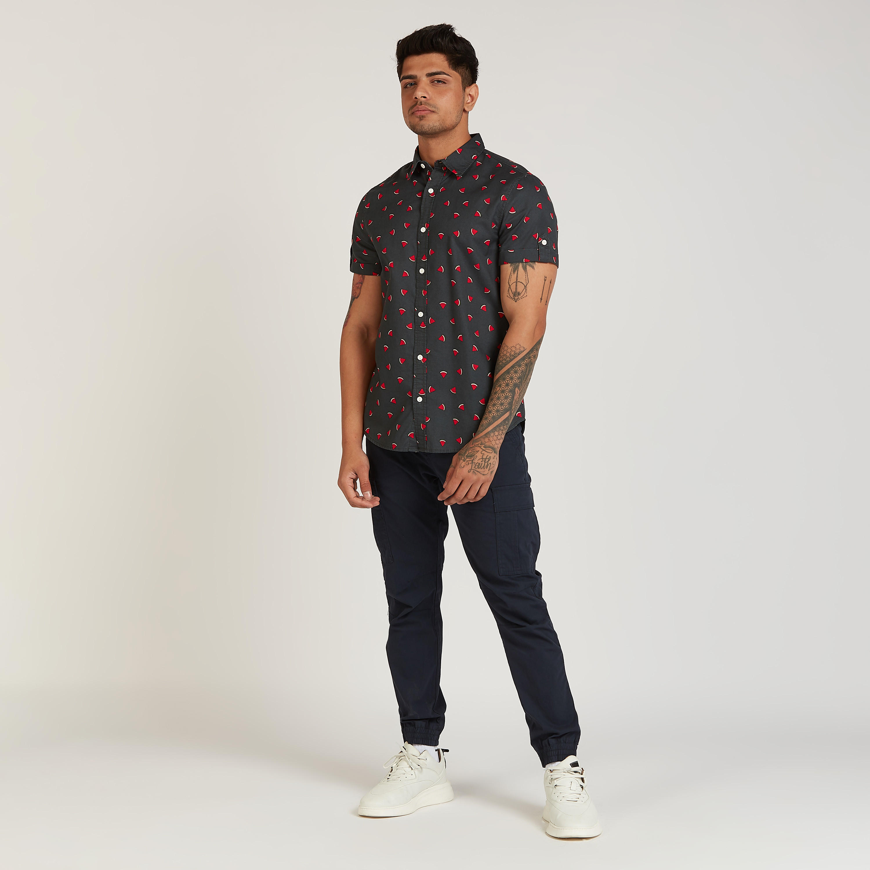قميص بقصة سليم بياقة عادية وأكمام قصيرة وطبعات من لي كوبر-men-clothing-shirts-image-2