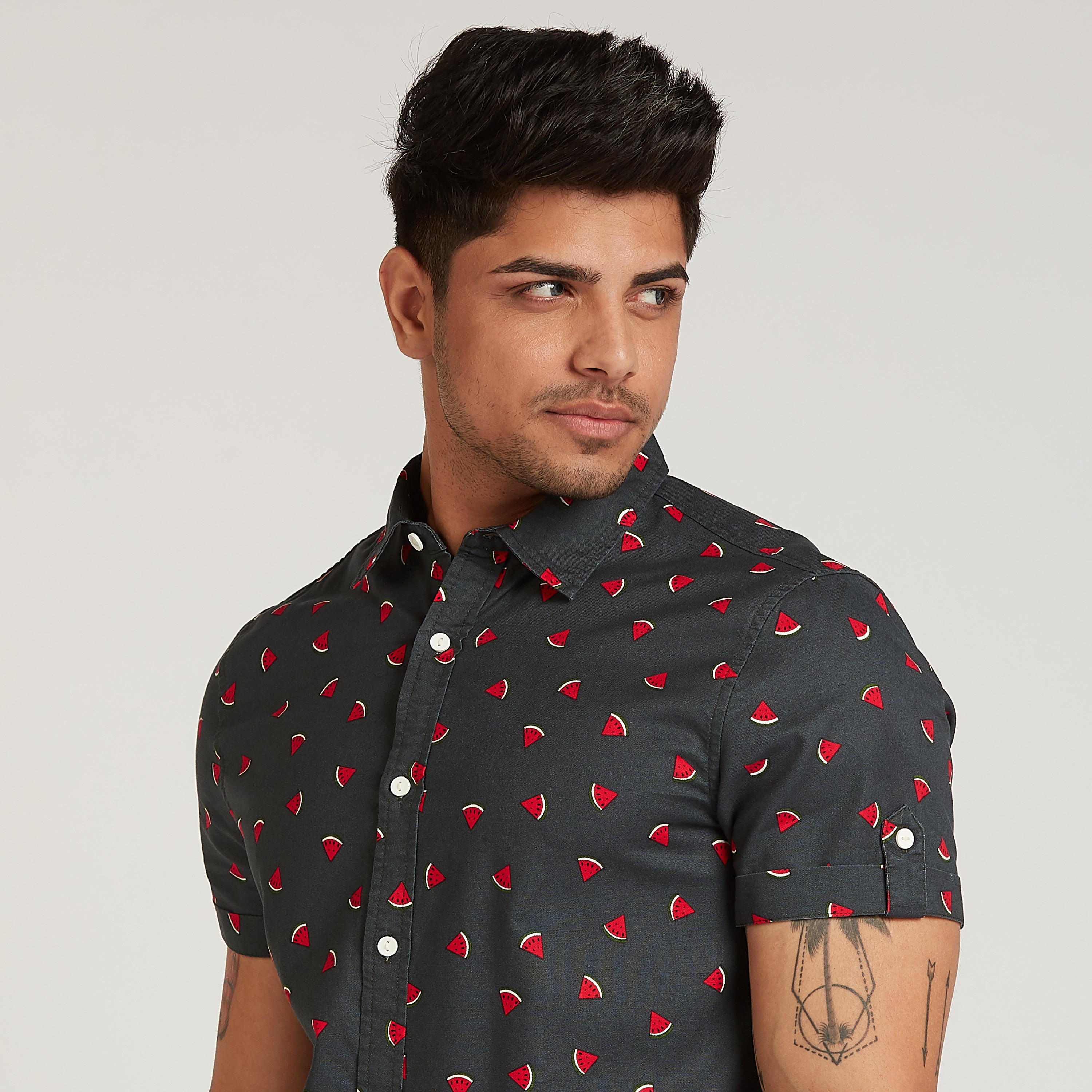 قميص بقصة سليم بياقة عادية وأكمام قصيرة وطبعات من لي كوبر-men-clothing-shirts-image-3