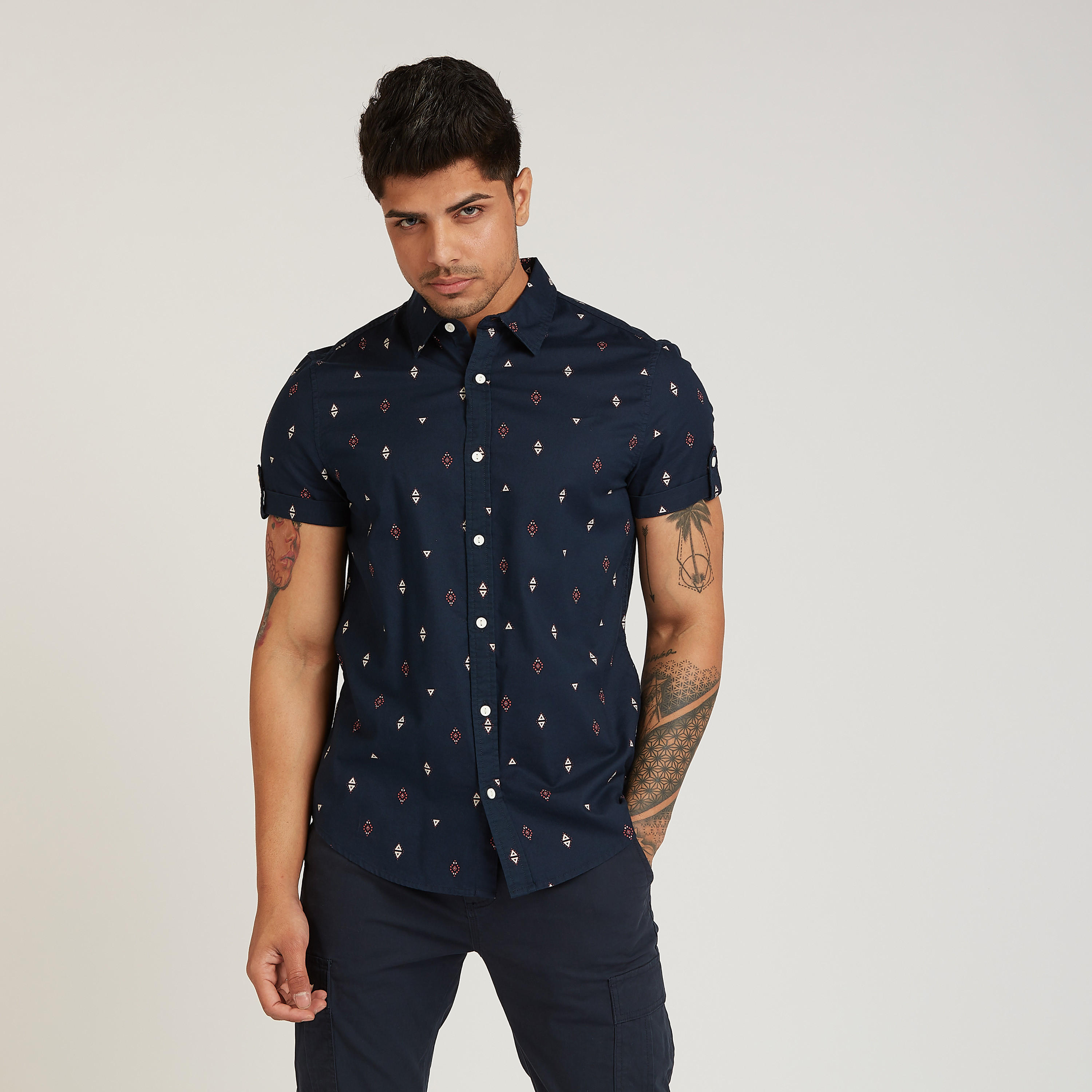 قميص بقصة سليم وياقة عادية وأكمام قصيرة وطبعات من لي كوبر-men-clothing-shirts-image-1
