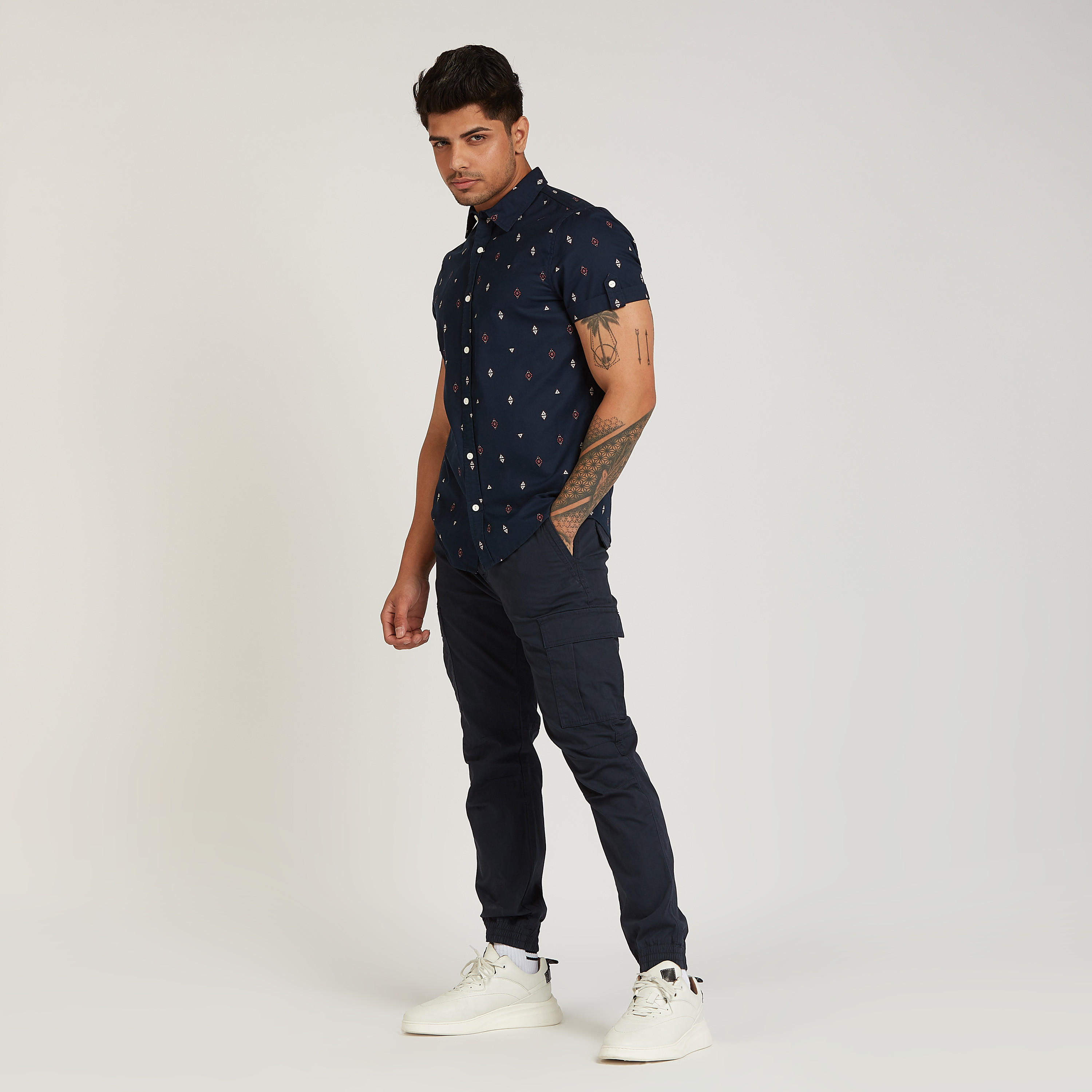 قميص بقصة سليم وياقة عادية وأكمام قصيرة وطبعات من لي كوبر-men-clothing-shirts-image-2
