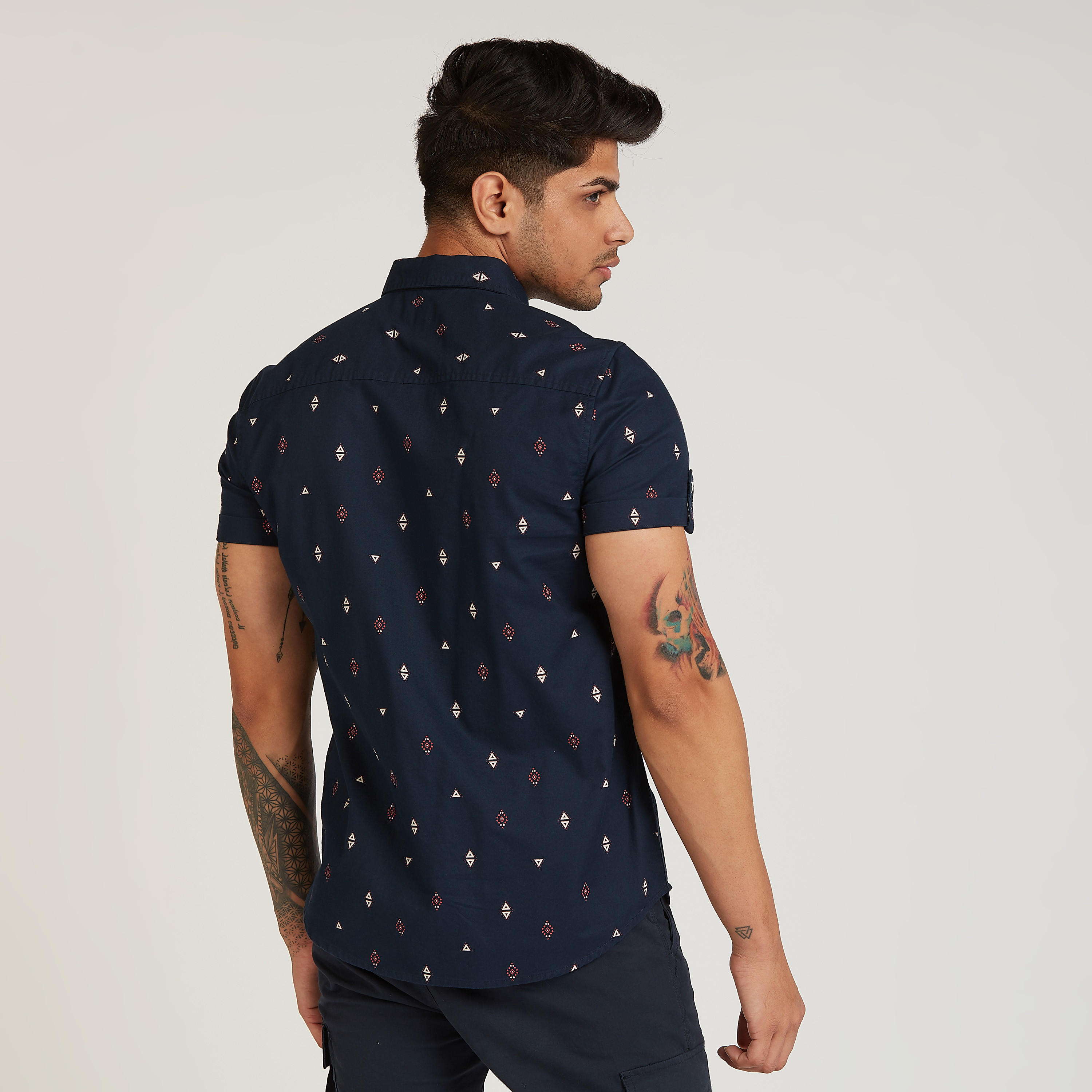 قميص بقصة سليم وياقة عادية وأكمام قصيرة وطبعات من لي كوبر-men-clothing-shirts-image-4