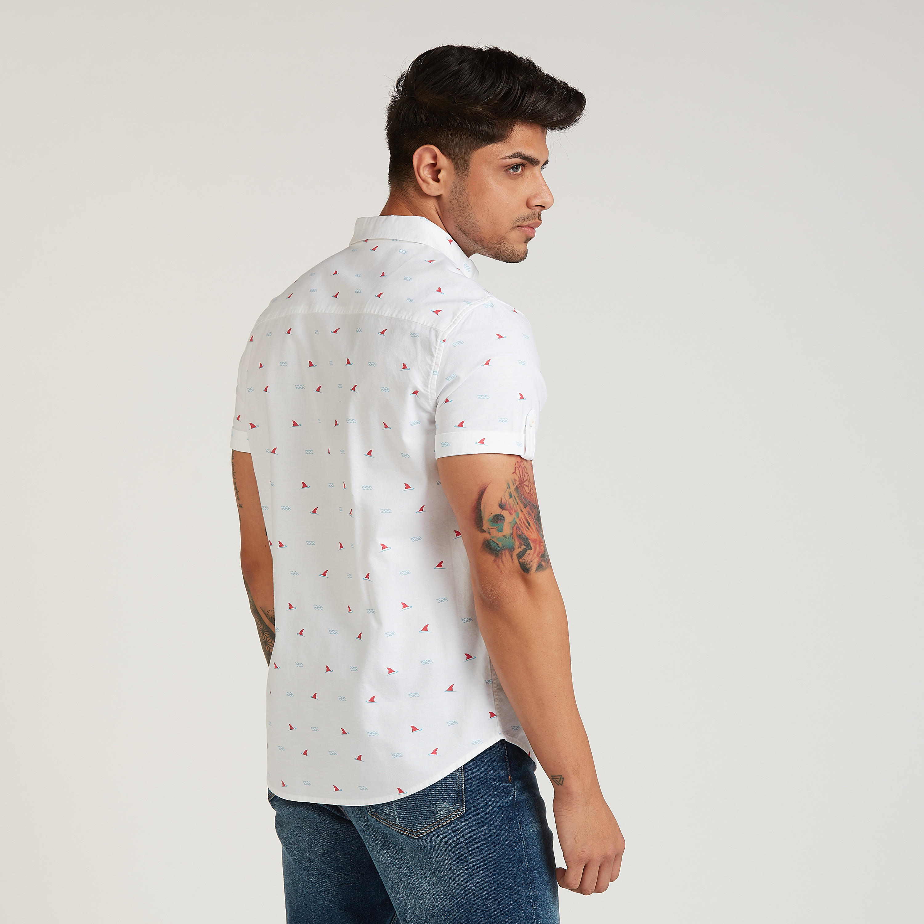 قميص سليم وياقة عادية وأكمام قصيرة وطبعات من لي كوبر-men-clothing-shirts-image-3