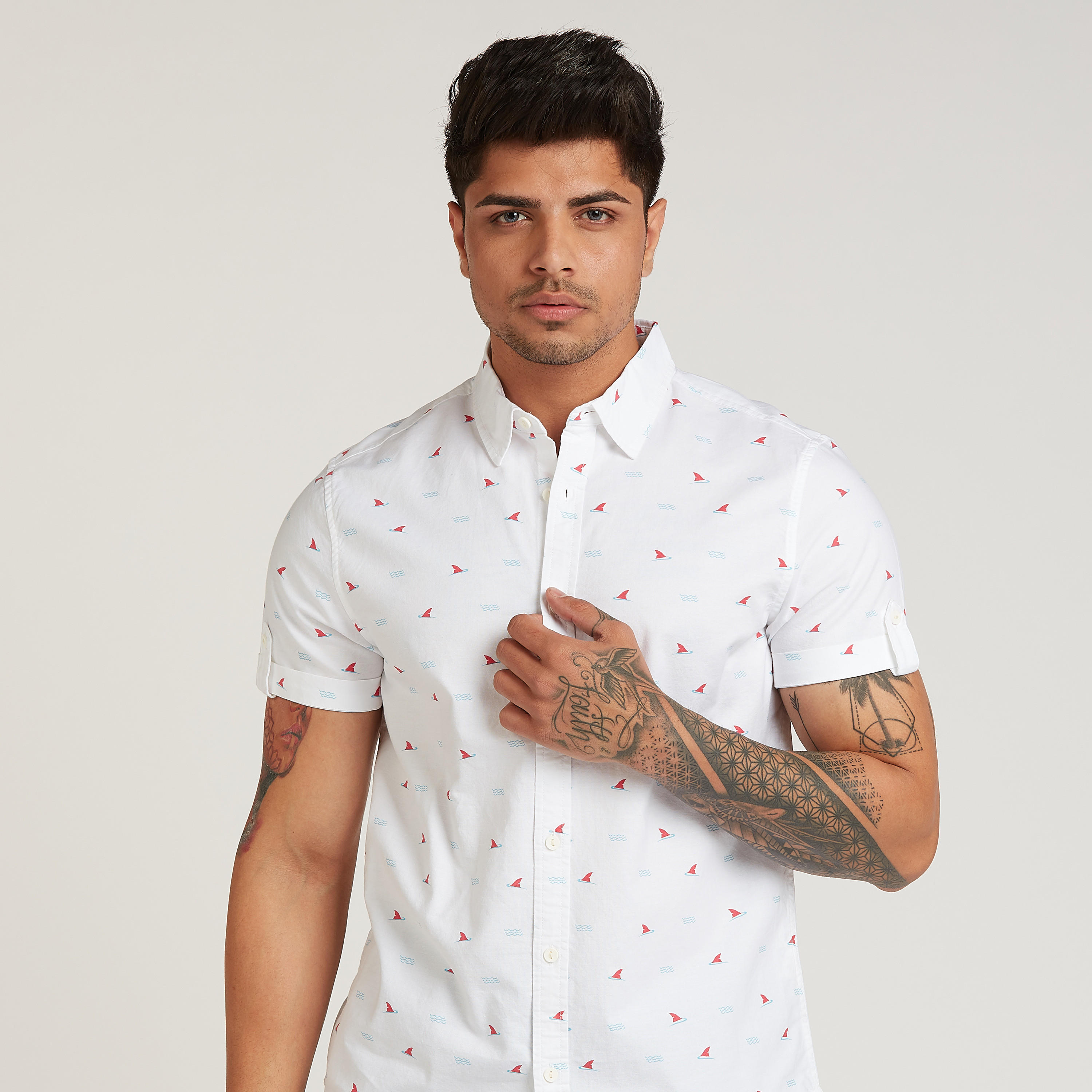 قميص سليم وياقة عادية وأكمام قصيرة وطبعات من لي كوبر-men-clothing-shirts-image-2