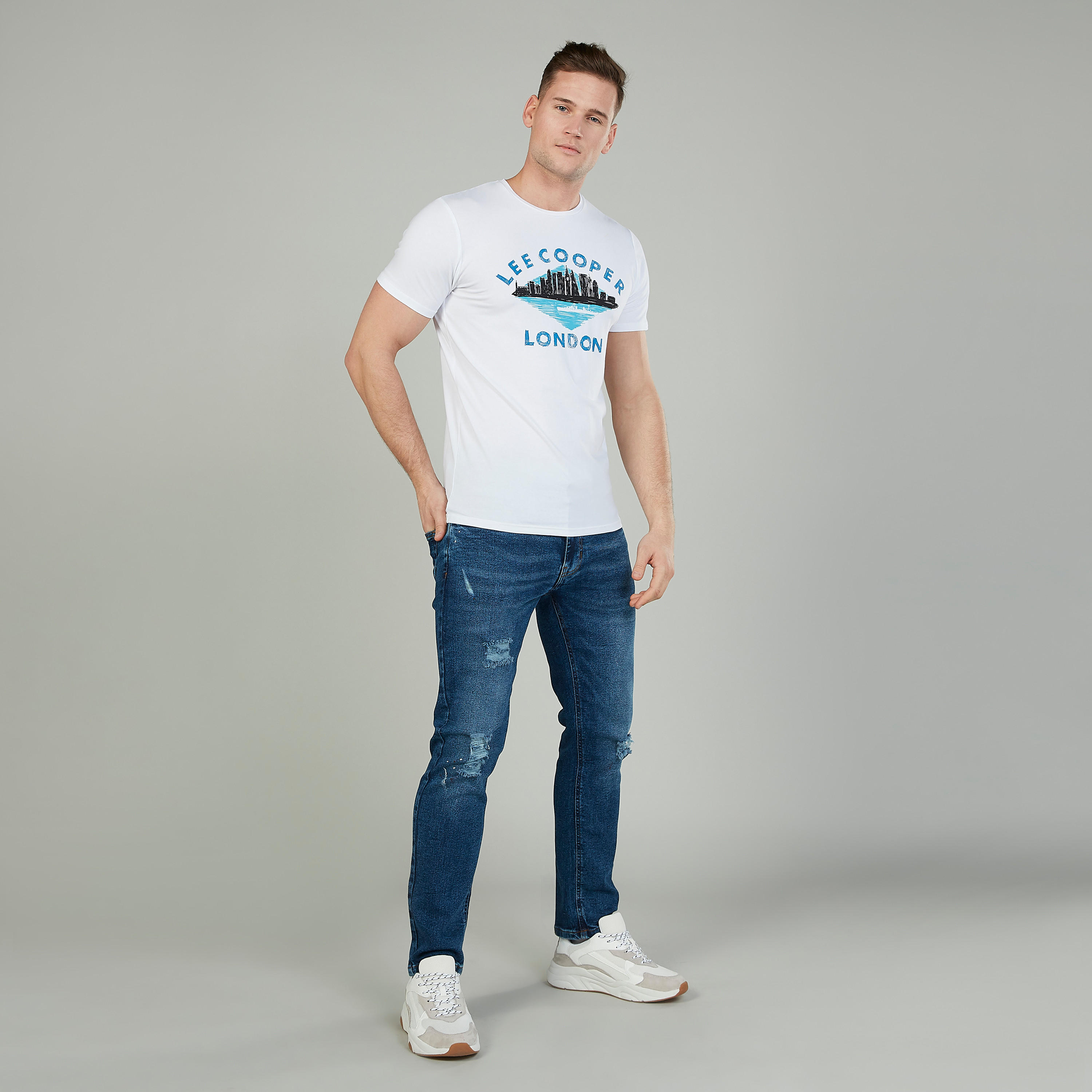 تيشيرت بأكمام قصيرة وياقة مستديرة وطبعات من لي كوبر-men-clothing-tshirtsandpolos-tshirts-image-2