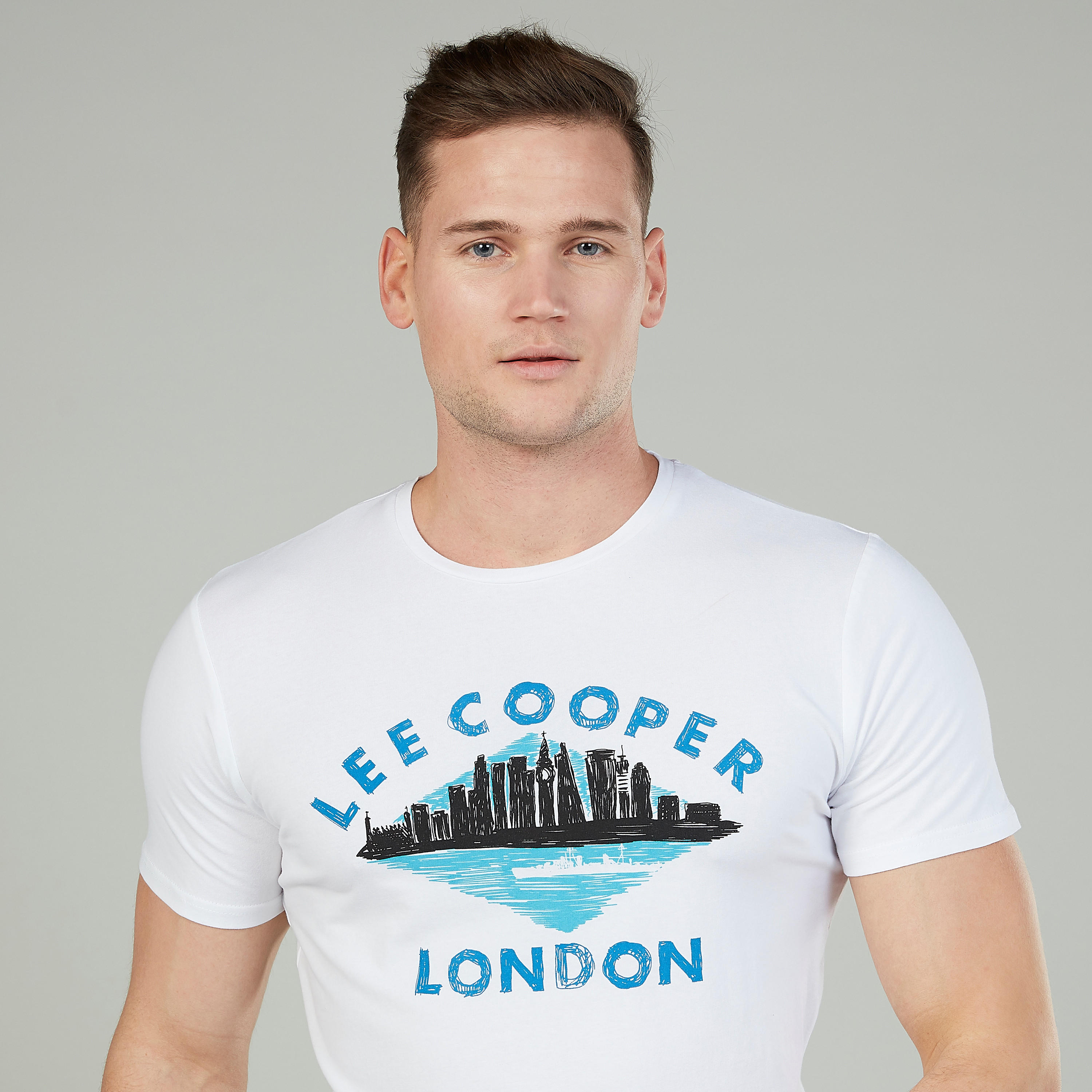 تيشيرت بأكمام قصيرة وياقة مستديرة وطبعات من لي كوبر-men-clothing-tshirtsandpolos-tshirts-image-3