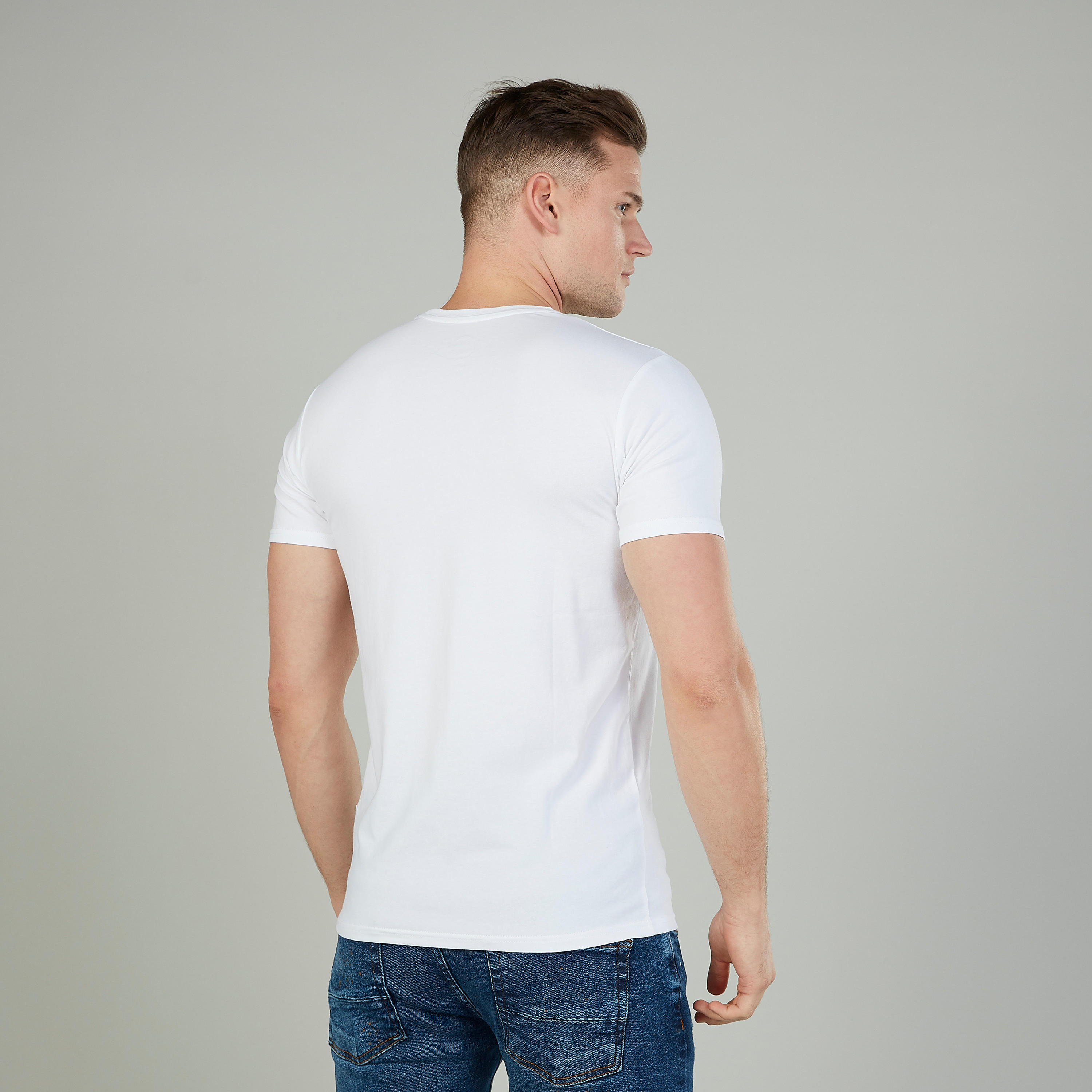 تيشيرت بأكمام قصيرة وياقة مستديرة وطبعات من لي كوبر-men-clothing-tshirtsandpolos-tshirts-image-4