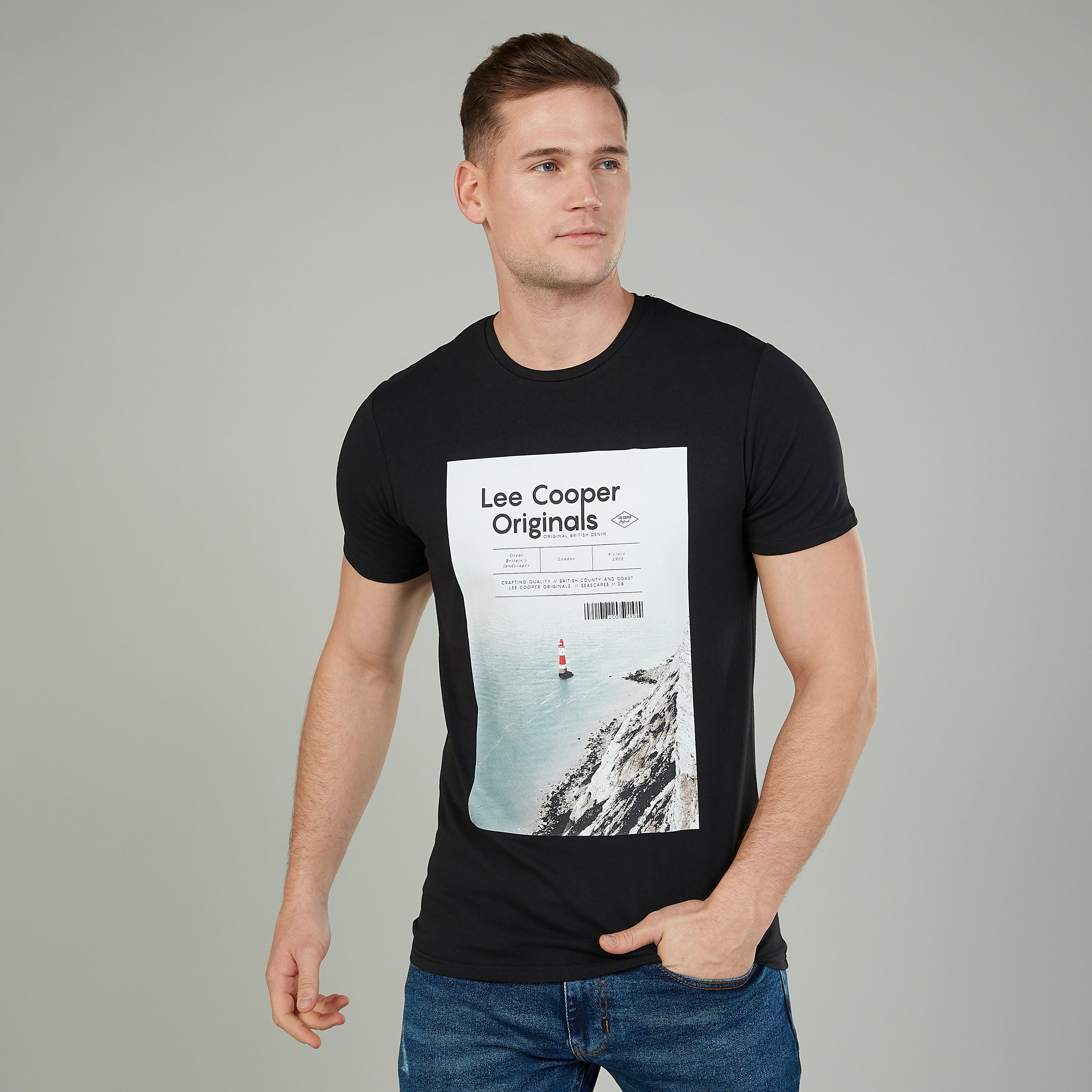 تيشيرت بياقة ضيّقة وأكمام قصيرة وطبعات من لي كوبر-men-clothing-tshirtsandpolos-tshirts-image-1