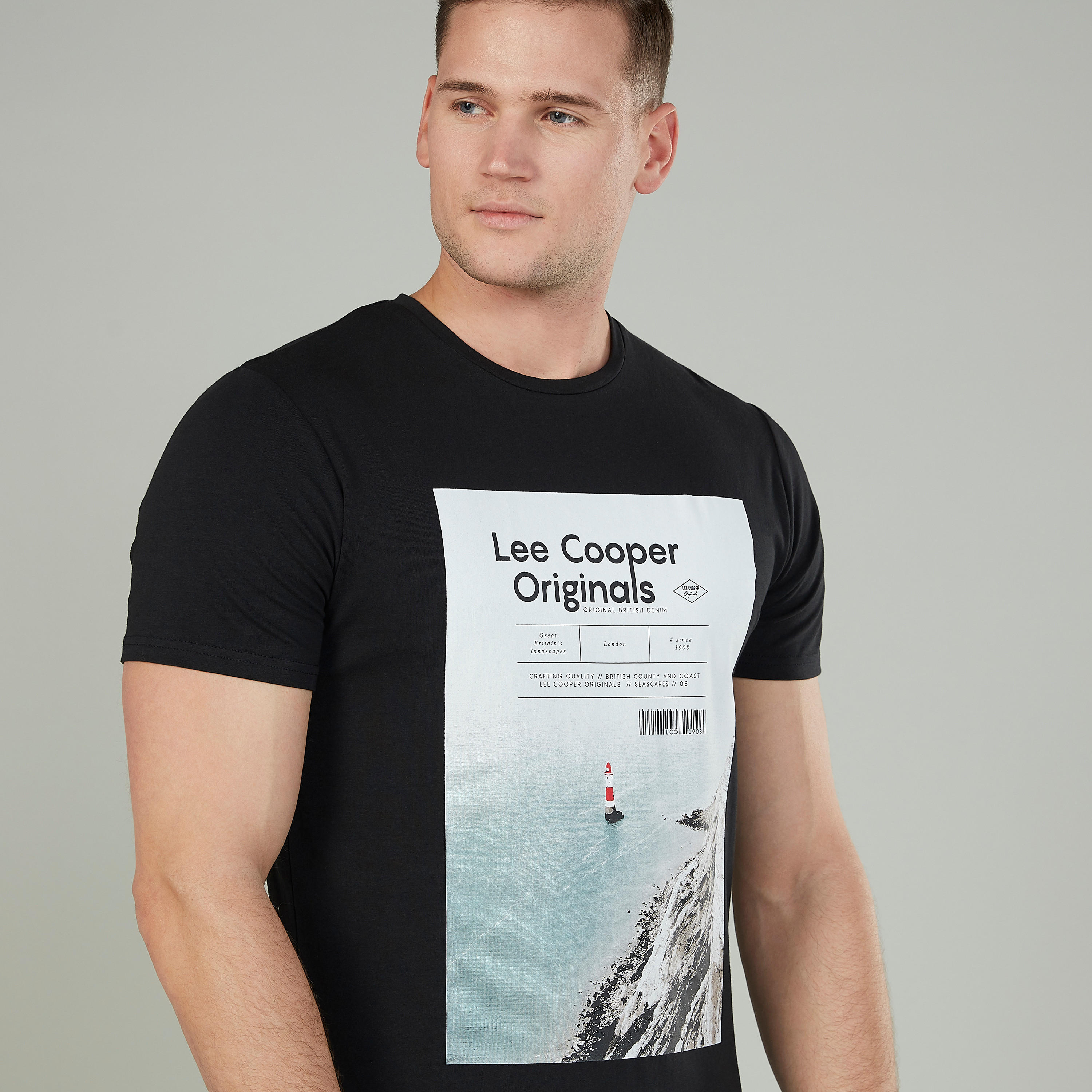 تيشيرت بياقة ضيّقة وأكمام قصيرة وطبعات من لي كوبر-men-clothing-tshirtsandpolos-tshirts-image-3