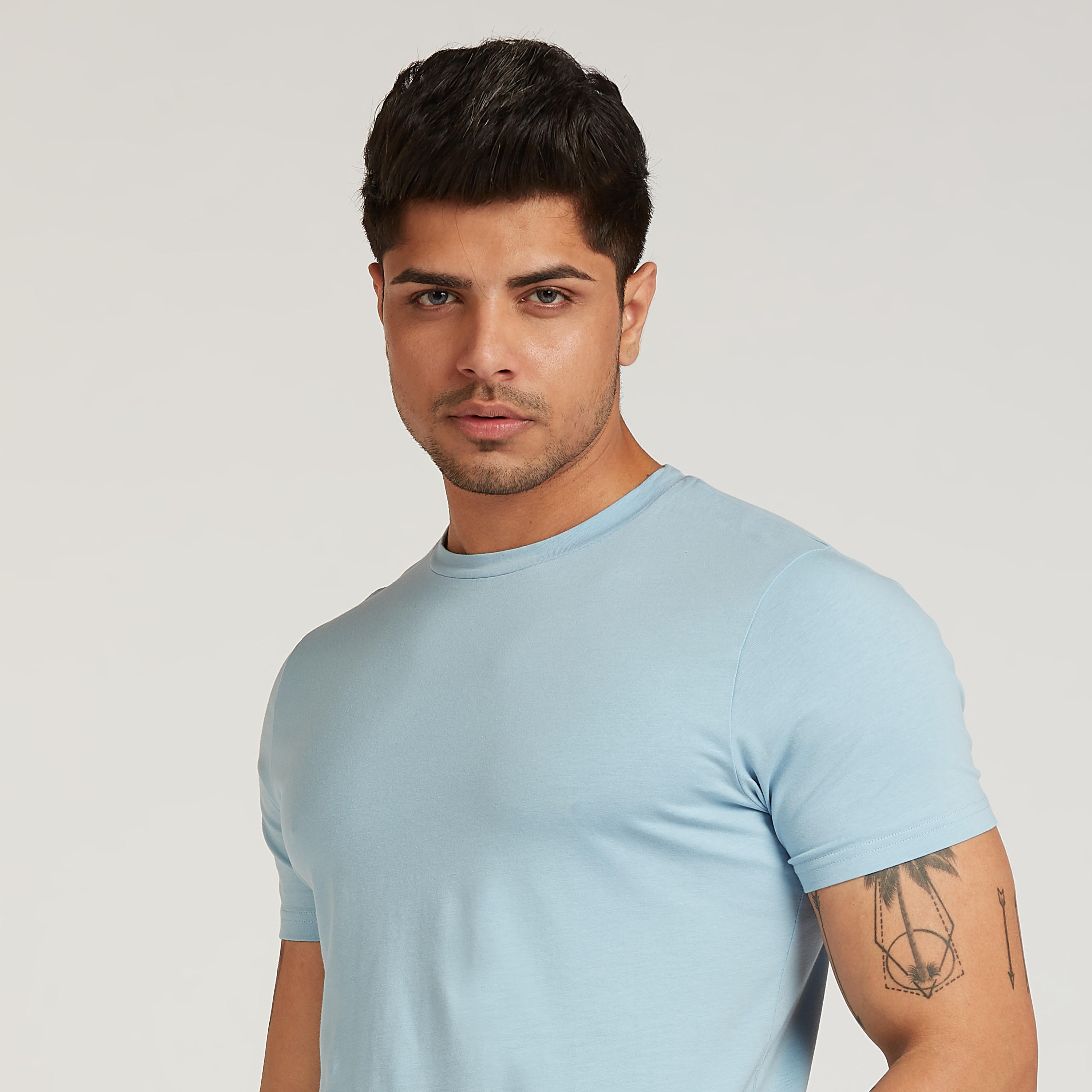 تيشيرت سادة بياقة ضيّقة وأكمام قصيرة من لي كوبر-men-clothing-tshirtsandpolos-tshirts-image-3