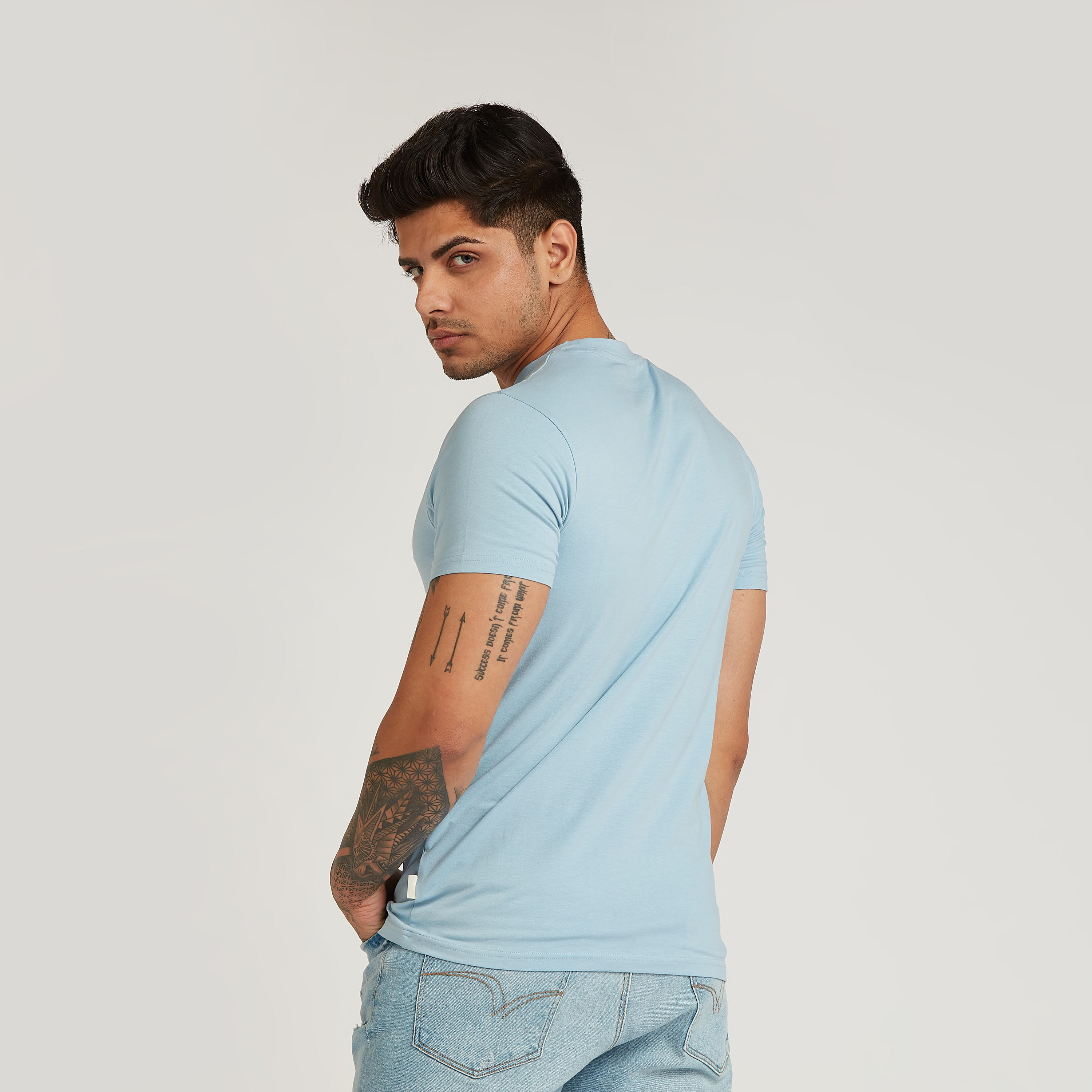 تيشيرت سادة بياقة ضيّقة وأكمام قصيرة من لي كوبر-men-clothing-tshirtsandpolos-tshirts-image-4