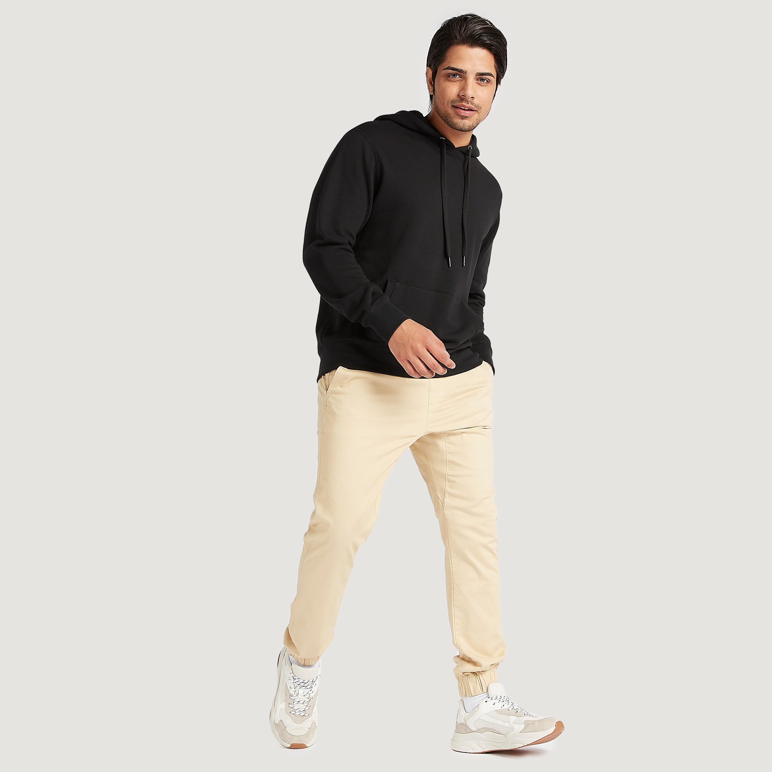 بنطلون رياضي سادة بجيوب ورباط إغلاق من لي كوبر-men-clothing-bottoms-joggers-image-4