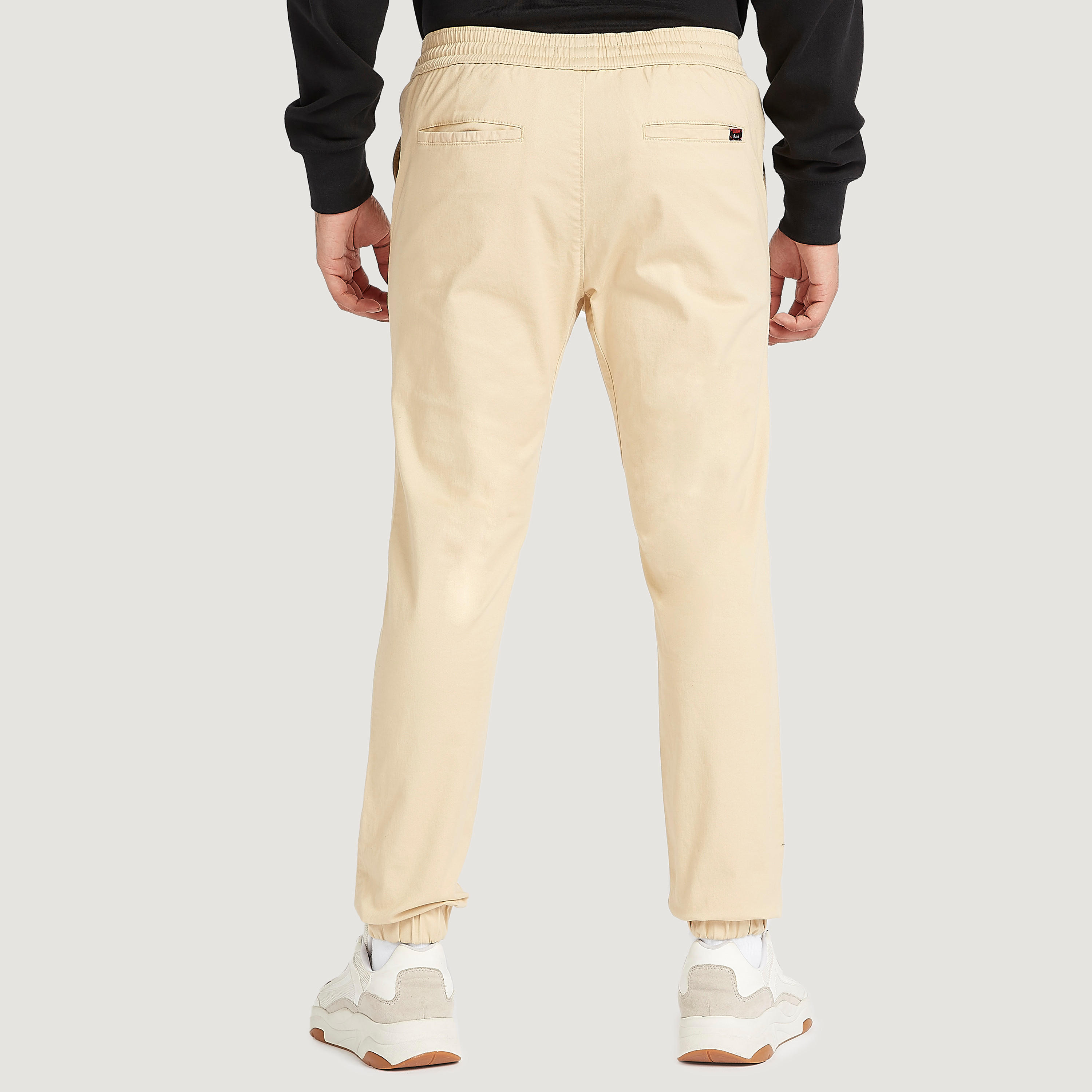 بنطلون رياضي سادة بجيوب ورباط إغلاق من لي كوبر-men-clothing-bottoms-joggers-image-2